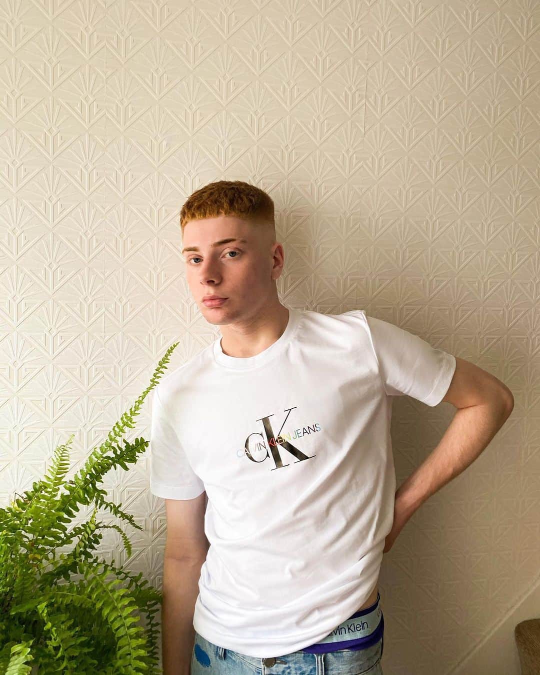のインスタグラム：「I find it weird every day that some people message me saying that I’ve inspired them or what I’ve worn has given them an idea. It took me a long time to be able to wear what the fuck I want and not care. You just gotta realise that life is too short so if you wanna paint your nails, do it. If you wanna get tom and jerry tattooed, do it. #proudinmycalvins #ad」