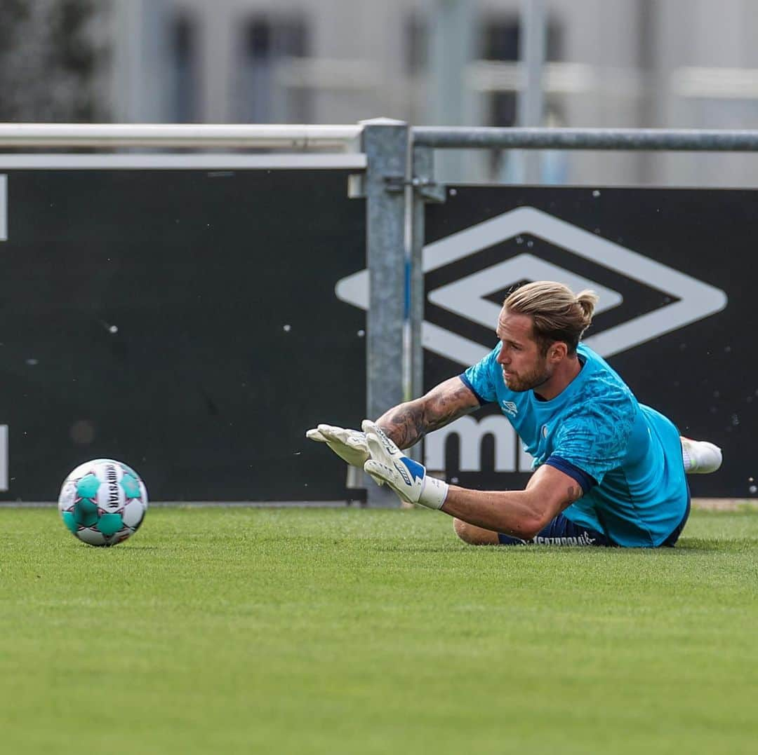 ラルフ・フェールマンのインスタグラム：「⚪️🔵First Training 20/21🔵⚪️」