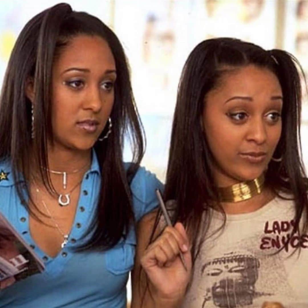 レオナ・ルイスのインスタグラム：「Forever mood 🌸 so excited that @Netflix is airing Sister Sister and other black led 90’s sitcoms thanks to @strongblacklead Literally these girls were the only representation I had as a little mixed race girl growing up and wanting to see someone like me on the Nickelodeon screen. These 2 are absolute Queens 👑 can’t wait to relive the memories 💗 @tiamowry @tameramowrytwo」
