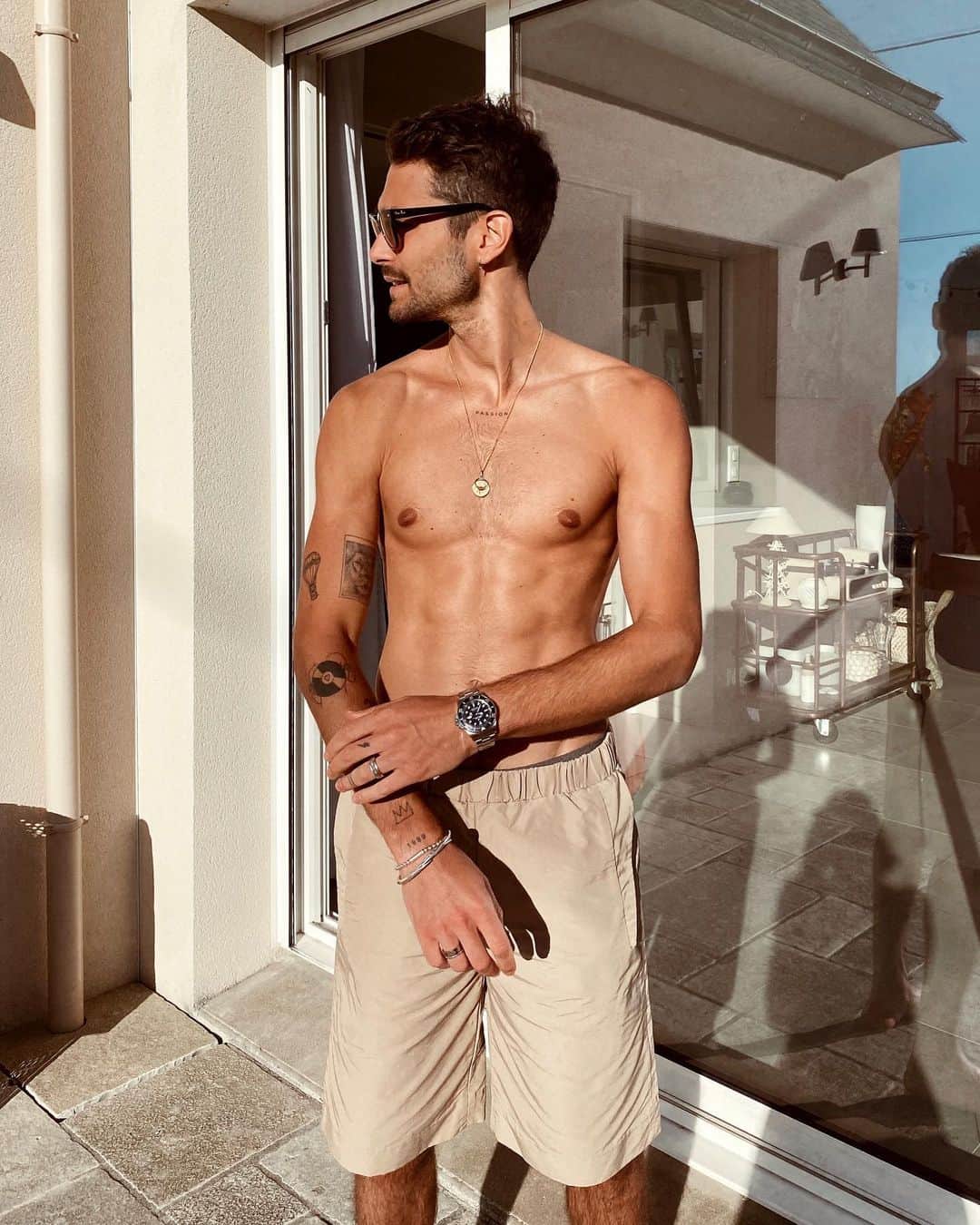 NICOLAS SIMOESのインスタグラム：「I guess summer has officially started ☀️😎」