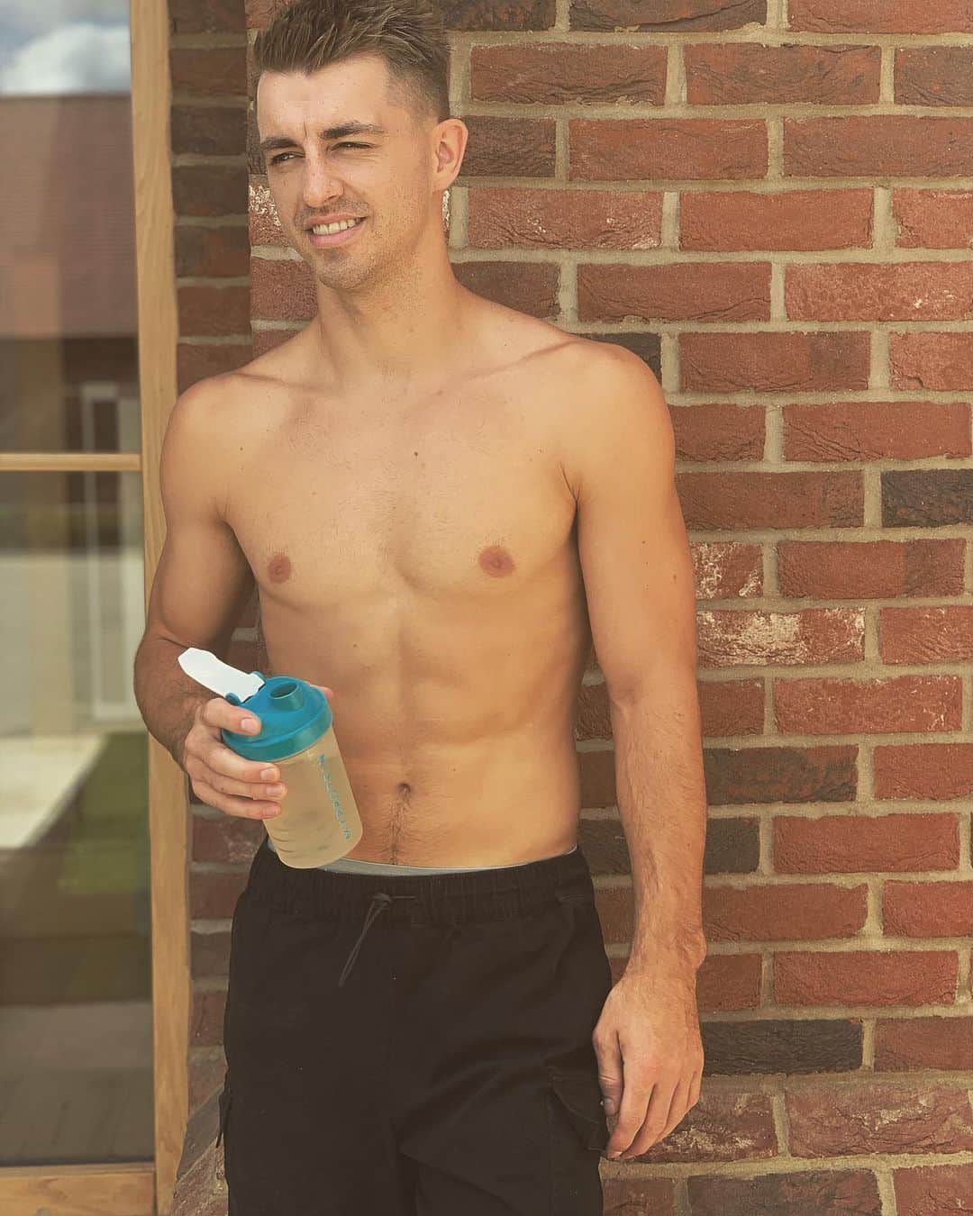 マックス・ウィットロックのインスタグラム：「Hope you all had a good start to the week #mondaymotivation  @myproteinuk」
