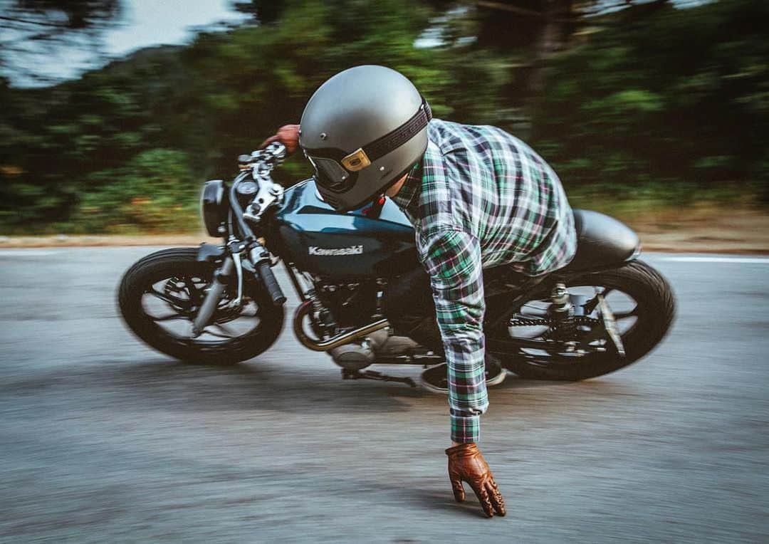 epidemic_motorsさんのインスタグラム写真 - (epidemic_motorsInstagram)「Via @kooltcreations  the asphalt temperature has been perfect lately in barcelona 🤙🏽 pic by @livelike_javi_thewho  #caferacer #kooltcreations #barcelona #builtnotbought #handsdown #epidemic_motors #epidemicmotors」8月4日 3時01分 - epidemic_motors