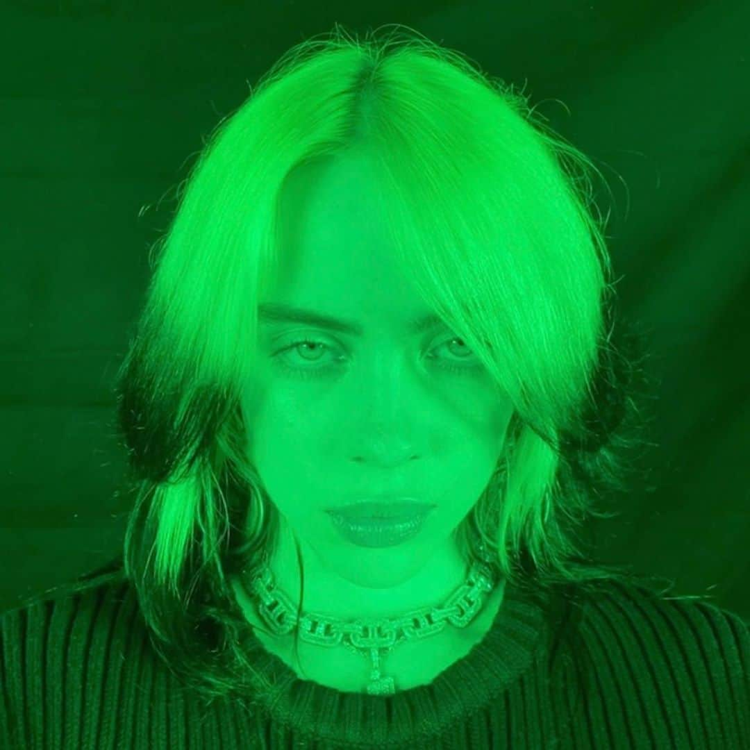 ビリー・アイリッシュさんのインスタグラム写真 - (ビリー・アイリッシュInstagram)「can’t you hear me?」8月4日 3時19分 - billieeilish