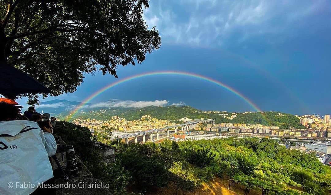 ヴァレンティナ・アリゲッティのインスタグラム：「🌈🙏🏼 #pontesangiorgio #natureblessing #megalomane」