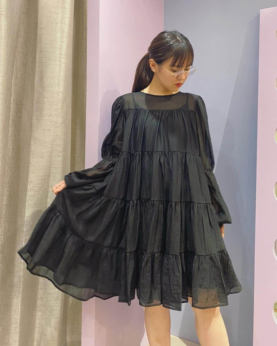 HONEY MI HONEY OFFICIALさんのインスタグラム写真 - (HONEY MI HONEY OFFICIALInstagram)「chiffon tiered one-piece💜 of.pk.bk freesize  軽やかな素材をたっぷり使ったシフォンワンピ ギャザー分量をしっかりとったティアードで美しいシルエットを実現 ミニ丈なのでチュニックトップスとしても◎ バックのリボン、特徴的なスリーブもポイント インナーキャミソールは別についているので様々な着こなしが楽しめます  @honeymihoney_official @honeymihoney_style  #HONEYMIHONEY #表参道 #原宿 #大阪 #南堀江 #时尚 #我的最愛 #ハニーミーハニー #tokyo #osaka #outfit #fashion」8月3日 18時27分 - honeymihoney_official