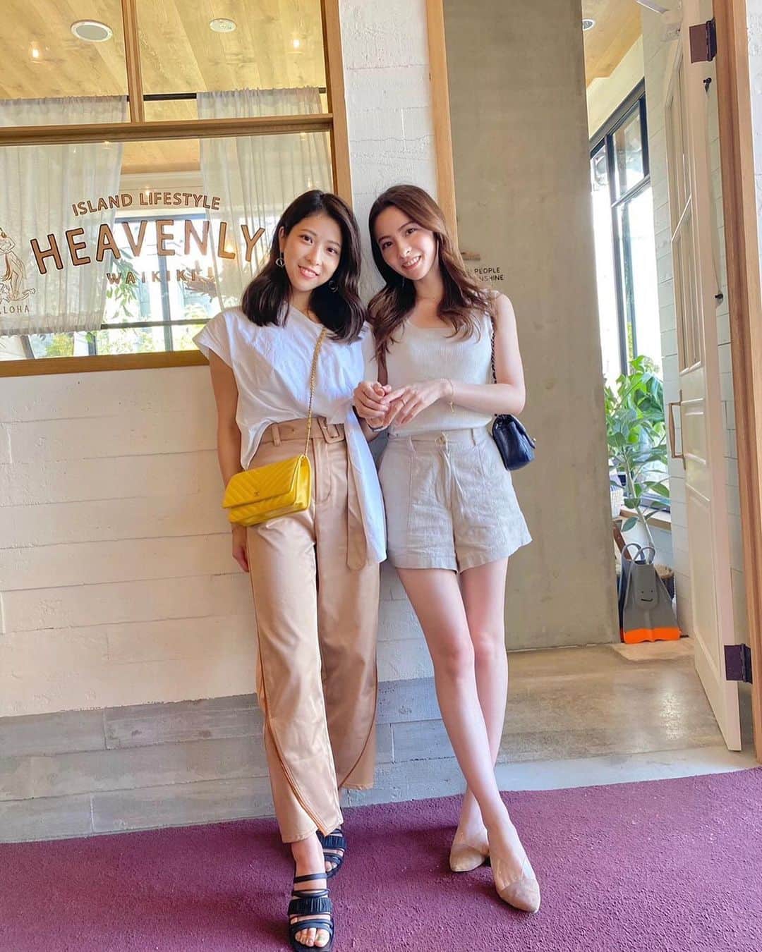 MelonHarunaさんのインスタグラム写真 - (MelonHarunaInstagram)「🍋🖤 ・ ・ 日本一のハッピー女子🕊れーなと たまたまリンクコーデ🤣🧡  可愛いんだから筋トレして ナイスバディなろー💃  友達とお揃いのクリアのリング💍 お気に入り…💎✨ご、ごひゃくぇ…、、ん (サンプルセールだったから)  #ootd #リンクコーデ#chanel#fashion #code」8月3日 18時19分 - melon_867