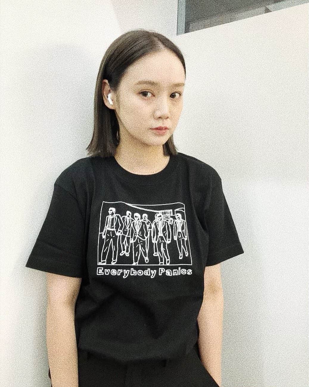 西本早希のインスタグラム：「・ Tシャツかわいい @naijelgraph 髪染めた いい色 @shida1027ksk」