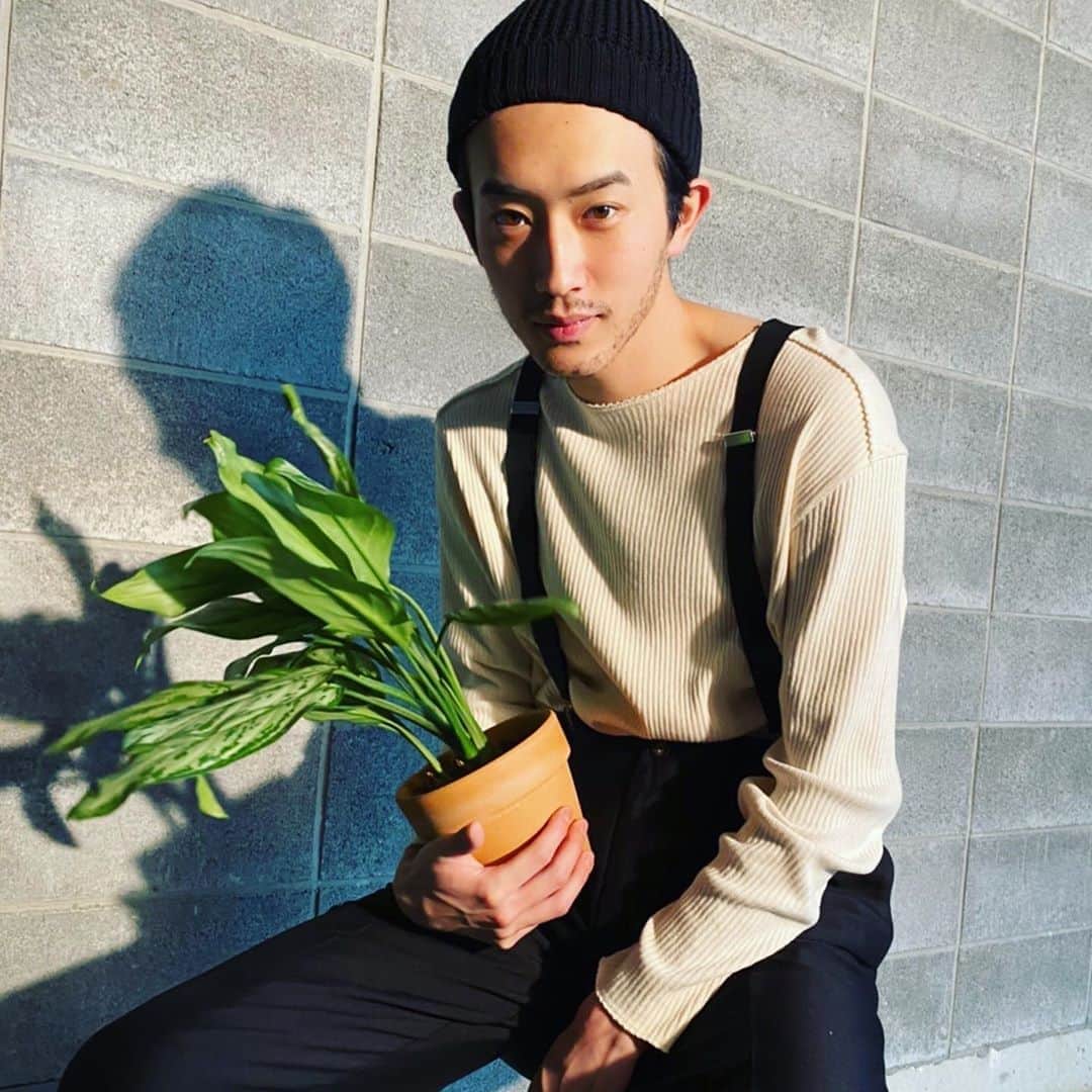 のインスタグラム：「FINEBOYS 8月号の連載　#主演杉野遥亮  のお題はこちら。 この映画を扱うと決まったときには、うまくハマるか少々不安でしたが（笑）、いい感じに仕上がってます。 未見の方はチェックしてくださいね。 #杉野遥亮 #映画 #俳優  #映画レオン  #レオン #アグラオネマ #ファインボーイズ #オフショット #fineboysmagazine」