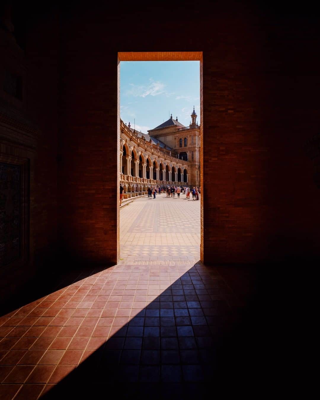 Fujifilm UKさんのインスタグラム写真 - (Fujifilm UKInstagram)「FEATURED PHOTOGRAPHER OF THE WEEK  Our featured photographer this week is @poetic_mouse who is kicking off the week with this beautiful capture in Seville.   “The capital city of the Andalucia region needs no introduction, it’s famed for its fine architecture, delicious food and vibrant social scene. Whilst exploring the many ‘must see’ attractions of the city, we stumbled across this inviting doorway at the Plaza de Espana. Timing would appear to be everything here and we arrived at just the right time to see light/ shadows create such a pleasing scene.”  FUJIFILM X-E3  XF10-24mmF4  F8.0  ISO 400  1/500 sec  #Fujifilm #XSeries」8月3日 18時30分 - fujifilmuk