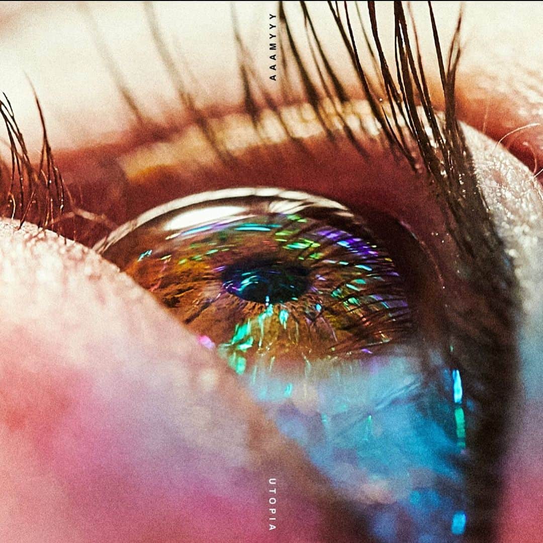 エイミーのインスタグラム：「2020.8/5(水)シングル"UTOPIA"配信 Artwork Design @__margt  Photograph @seiyafujii」