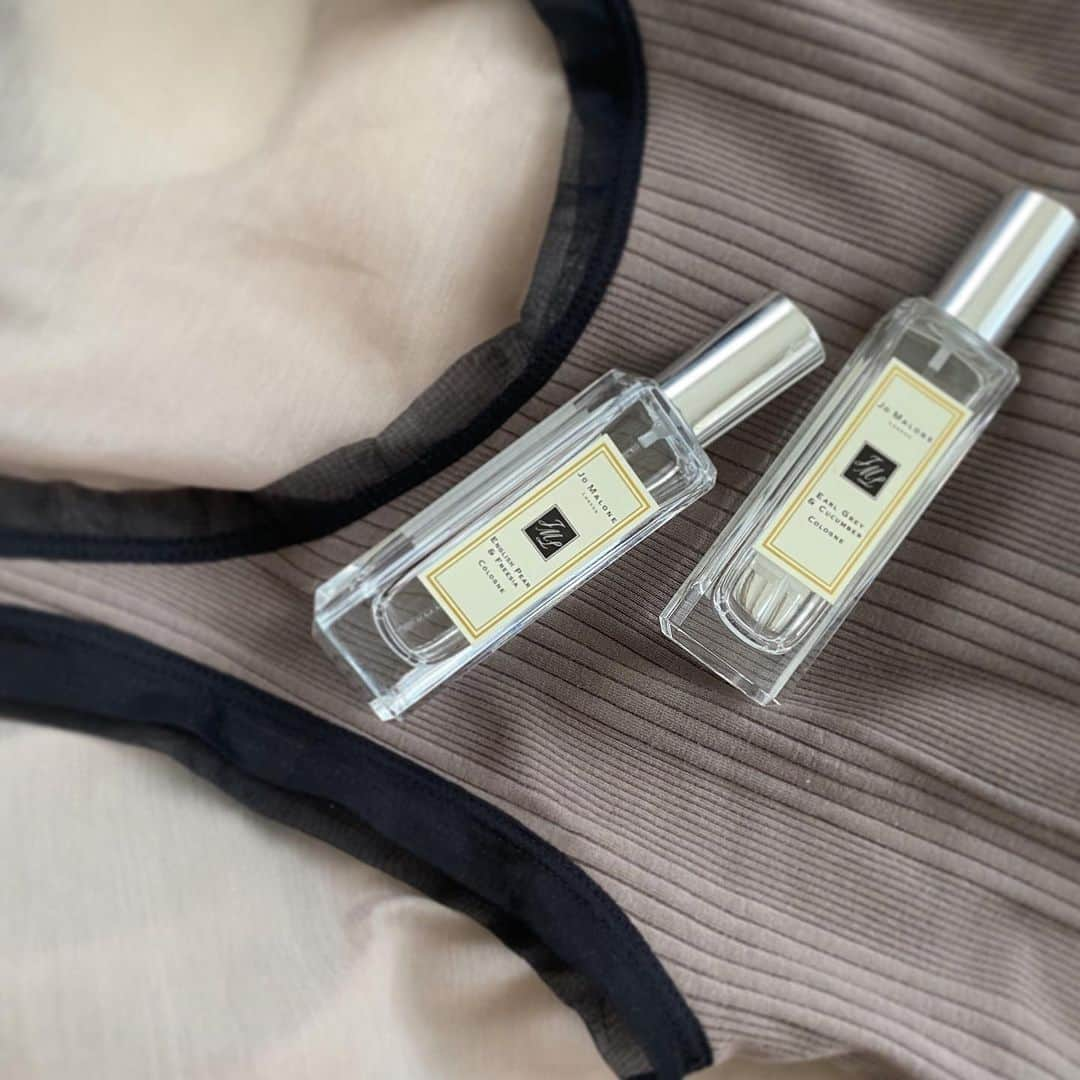 えりっこさんのインスタグラム写真 - (えりっこInstagram)「ちょっとだけ甘い香りにしたいとき ⋆ Jo malone  #earlgreyandcucumber  #englishpearandfreesia  ⋆ このコンバイニング、爽やかなフレッシュティーみたいになってお気に入り♡ ⋆ ⋆ #perfume#jomalone#fragrance#lovejomalone #jomalonelondon #earlgrey#earlymorning #earlgreytea」8月3日 18時46分 - erikkovoice