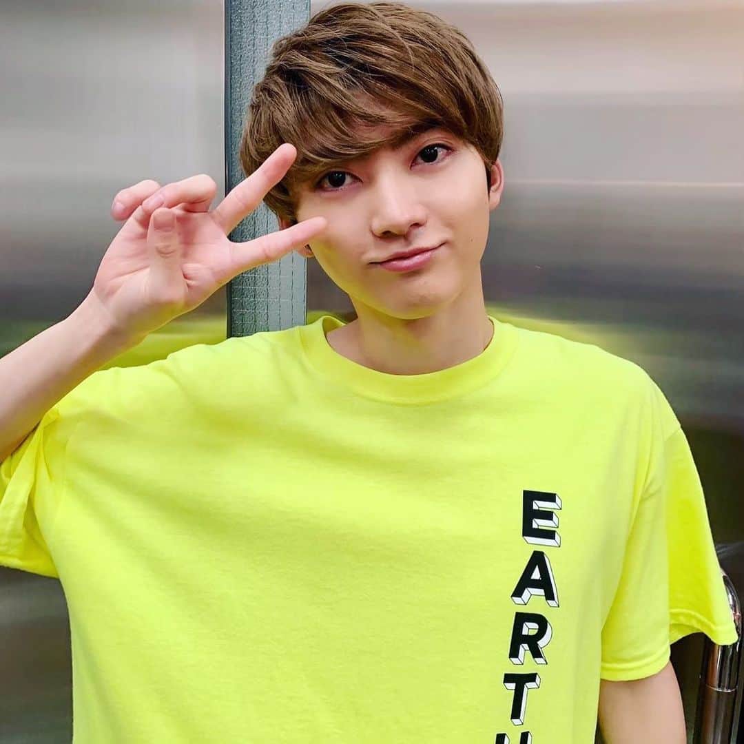 のインスタグラム：「FINEBOYS 8月号、9月号、２号連続で登場いただいてます。 オンラインでの連載もあわせてよろしくお願いします！ #5号車 #5号車ユーキ #ユーキ #超特急 #wowow超特急 #超フェス」