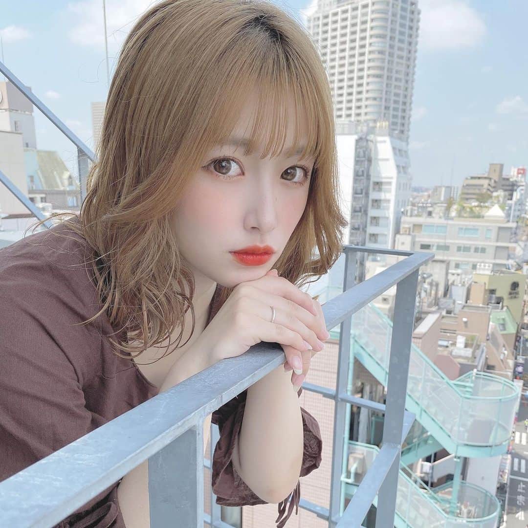青木菜花のインスタグラム：「.﻿ .﻿ なるさんにトリートメントしてもらって﻿ 髪の毛さらさらになりました🌷﻿ ﻿ 梅雨明けして最近は天気がいい日が続いて嬉しいな〜〜☀️☀️﻿ ﻿ 熱中症には気をつけようね🐰﻿ .﻿ . #トリートメント #ボブ #ボブヘアー #セルフィー #美容院 #instalike #instagood #instapic #l4l」