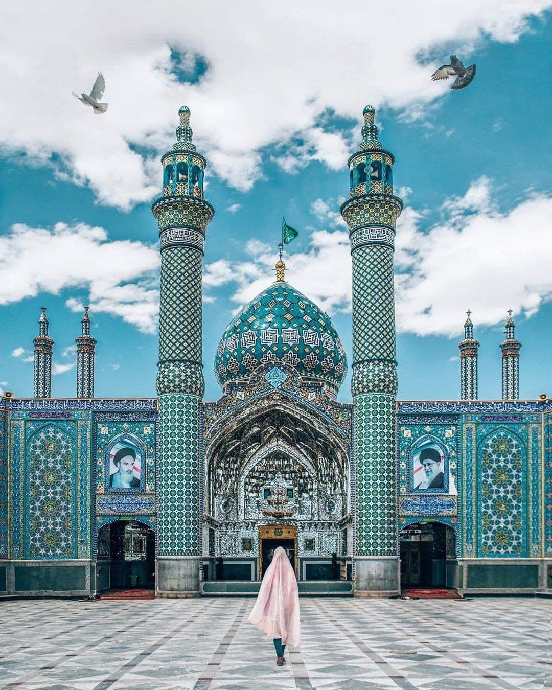Discover Earthさんのインスタグラム写真 - (Discover EarthInstagram)「Shades of blue! 🔷 The world is blue as an Orange ! Which place is your favourite?  1: Iran 2: Uzbekistan 3: Portugal  4: Iran 5: Uzbekistan 6: Spain 7: Turkey  💙 #discovertheworld  Pictures by @thediaryofanomad」8月3日 19時00分 - discoverearth