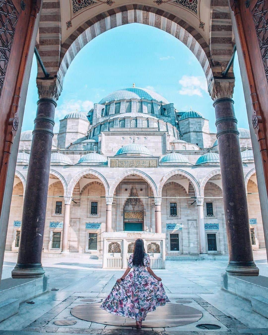 Discover Earthさんのインスタグラム写真 - (Discover EarthInstagram)「Shades of blue! 🔷 The world is blue as an Orange ! Which place is your favourite?  1: Iran 2: Uzbekistan 3: Portugal  4: Iran 5: Uzbekistan 6: Spain 7: Turkey  💙 #discovertheworld  Pictures by @thediaryofanomad」8月3日 19時00分 - discoverearth