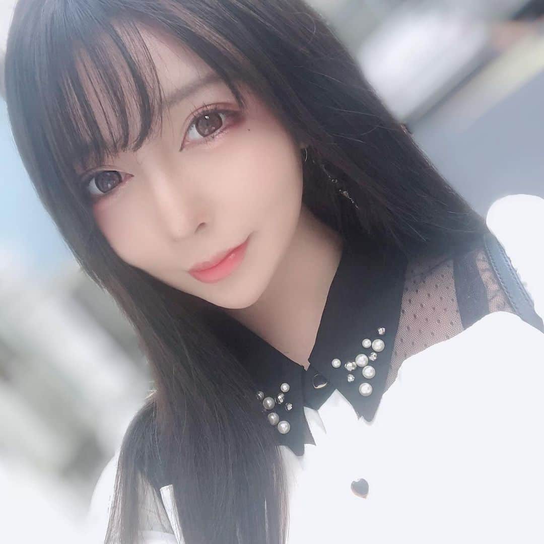 のインスタグラム：「プルエクステ付けた♥️♥️ いい感じ💖  #プルエクステ #エクステ#シールエクステ#ロングヘア #韓国コスメ #韓国ファッション #お姉さん #シャツコーデ #ドール #人形 #ダークカラー #youtube #youtuber #配信者 #ゲーム #ゲーム女子 #game #応援よろしくお願いします #♥️ #セクシー #女優#porn #star」