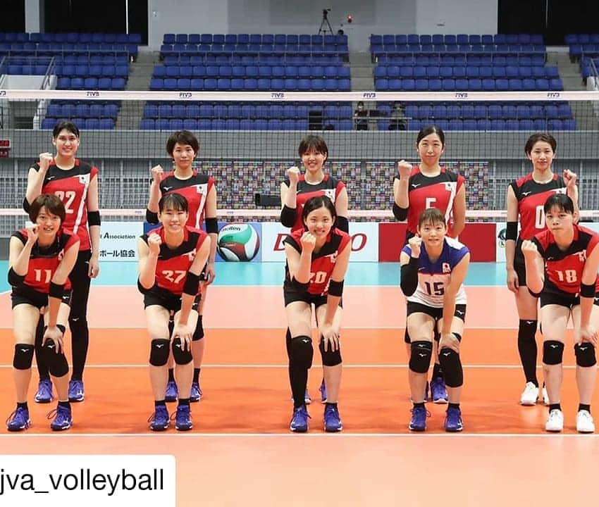 井上琴絵のインスタグラム：「🌟 . . #Repost  • • • • • • #バレー日本代表リモマ #火の鳥NIPPON 「2020バレーボール男女日本代表紅白リモートマッチ～みんなでつなごう笑顔のボール～」の女子紅白リモートマッチは、シャイニングレッドがオーシャンズブルーにセットカウント2－0で勝利しました。特別に行われた第3セットでは、オーシャンズブルーが勝利しました。    火の鳥NIPPONにたくさんのご声援をいただき、ありがとうございました。  試合前に撮影したチーム写真をお届けします📷✨  #みんなでつなごう笑顔のボール #バレーボール #バレー #バレー部 #volleyball #japanvolleyball」