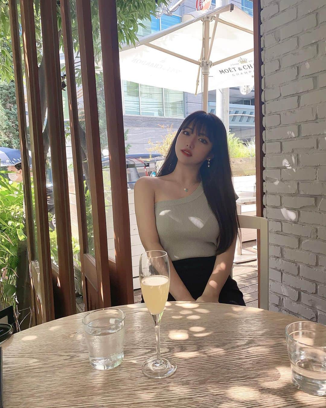 RIKAのインスタグラム：「切りっぱなしNEWパッツン🍐  @shuu.1989 🤎🧃」