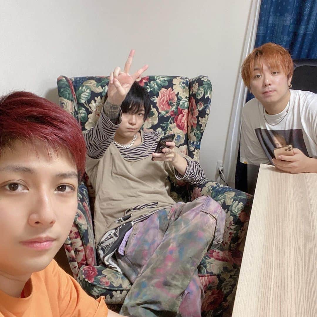 ジョージのインスタグラム：「久しぶりに動画撮ったらやはりこの人の凄さを感じた。」