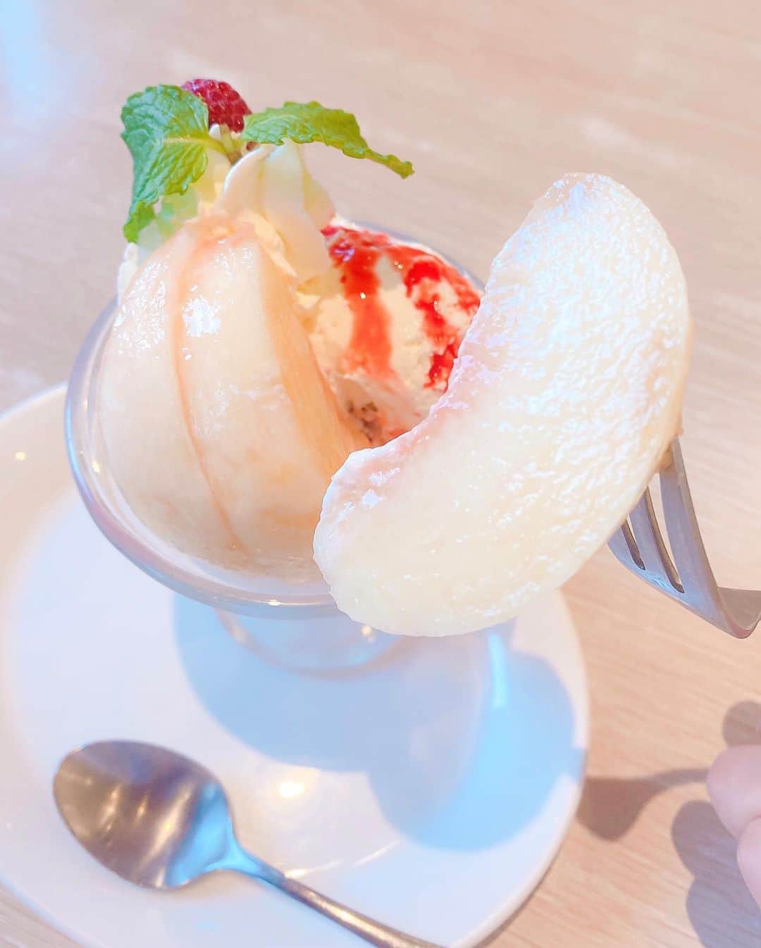 江崎びす子さんのインスタグラム写真 - (江崎びす子Instagram)「🍑🍑🍑デニーズ桃祭り🍑🍑🍑」8月3日 19時09分 - bisukoezaki