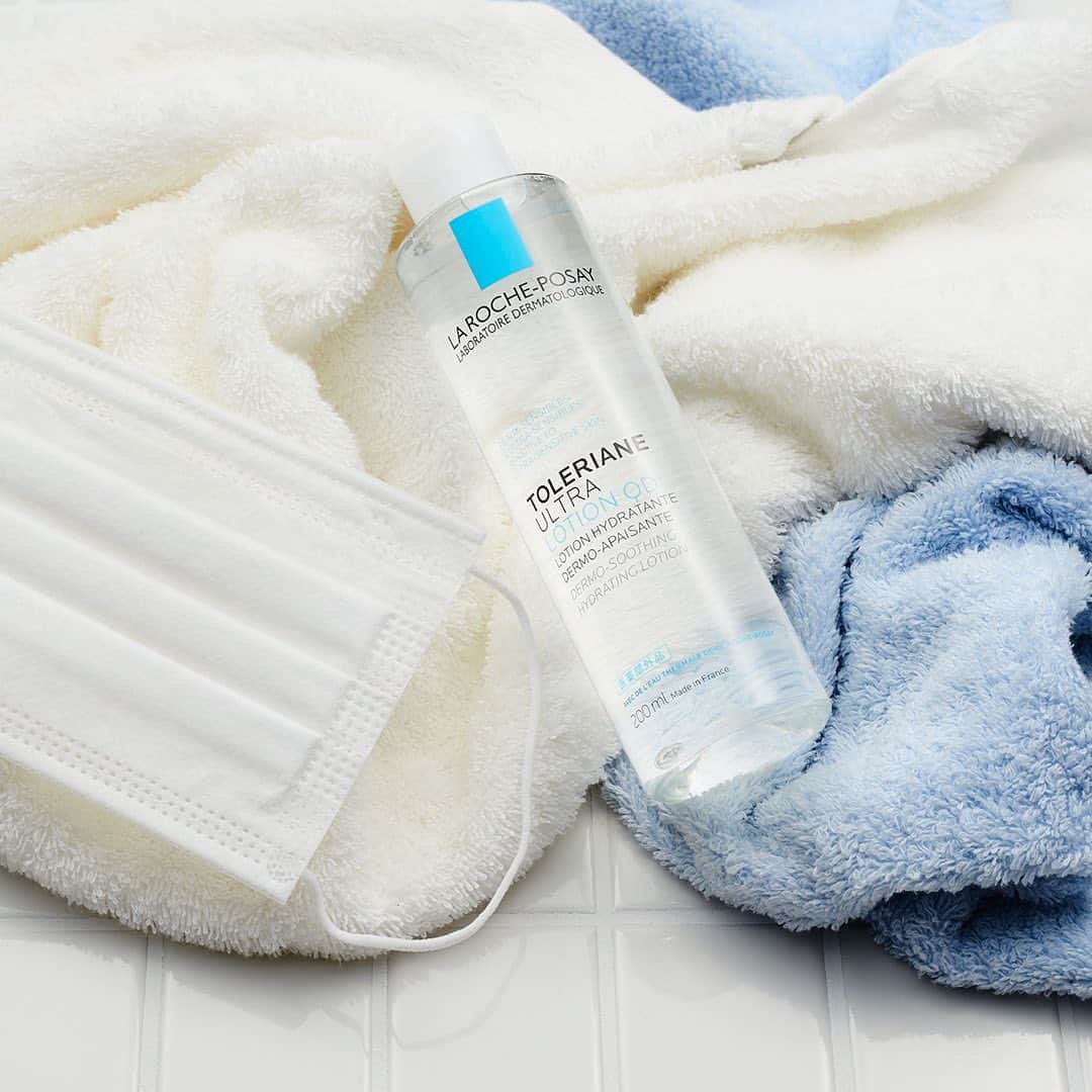 LA ROCHE-POSAY JAPAN ラロッシュポゼのインスタグラム：「＼本日リニューアル新発売！透明感のある肌へ／  . ベタつく夏でもしっかり保湿！リニューアル新発売した#トレリアン薬用モイスチャーローション はもうチェックされましたか？皮膚科医協力のもと、日本人の敏感肌のために開発された薬用保湿化粧水です✨ . この時期、マスクの着用によって、肌荒れに悩んでいる方も多いのではないでしょうか？そんな時にオススメなのが、「トレリアン薬用モイスチャーローション」です。有効成分ニコチン酸アミノが、潤いに満ちた透明感のある肌へ導きます。洗顔後の清潔なお肌にしっかりと保湿し、すこやかな肌になりましょう🌿 . また、べたつかず肌なじみのよいテクスチャーですので、ベタつきが苦手な方にもオススメです。なめらかなテクスチャーがやさしい感触で肌に浸透し、うるおいをプラスします。是非チェックしてくださいね！  . トレリアン 薬用モイスチャーローション 200mL 4,400円(税込) . #ラロッシュポゼ #larocheposay #新発売 #新作コスメ #夏コスメ #乾燥肌 #敏感肌 #乾燥対策 #スキンケア #低刺激 #ミスト化粧水 #敏感肌コスメ #ドクターズコスメ #化粧水 #保湿ケア #スキンケアマニア #コスメ情報  #美肌作り #肌荒れ改善  #素肌美人 #素肌美 #スキンケアマニア #肌メンテナンス #肌断食 #デイリースキンケア #敏感肌スキンケア #おすすめコスメ #スキンケア購入品 #肌荒れ対策 #スキンケア好きさんと繋がりたい」