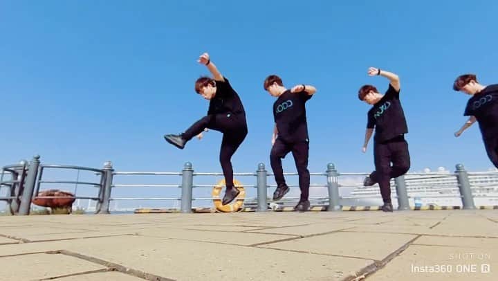 石田太志のインスタグラム：「shadow cloning. @insta360 @nodd_jp  ・ #footbag #taishiishida #soccer #follow #worldchampion #performance #performer #instagramer #hackysack #shadow #clone #shadowclone #insta360 #insta360oner」