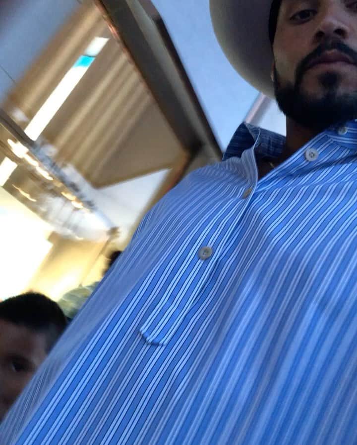 ヨアン・ベナルアンのインスタグラム：「Y puissance 2 #majestichotelcannes #cannes #holidays 👨‍🦲👶🦅」