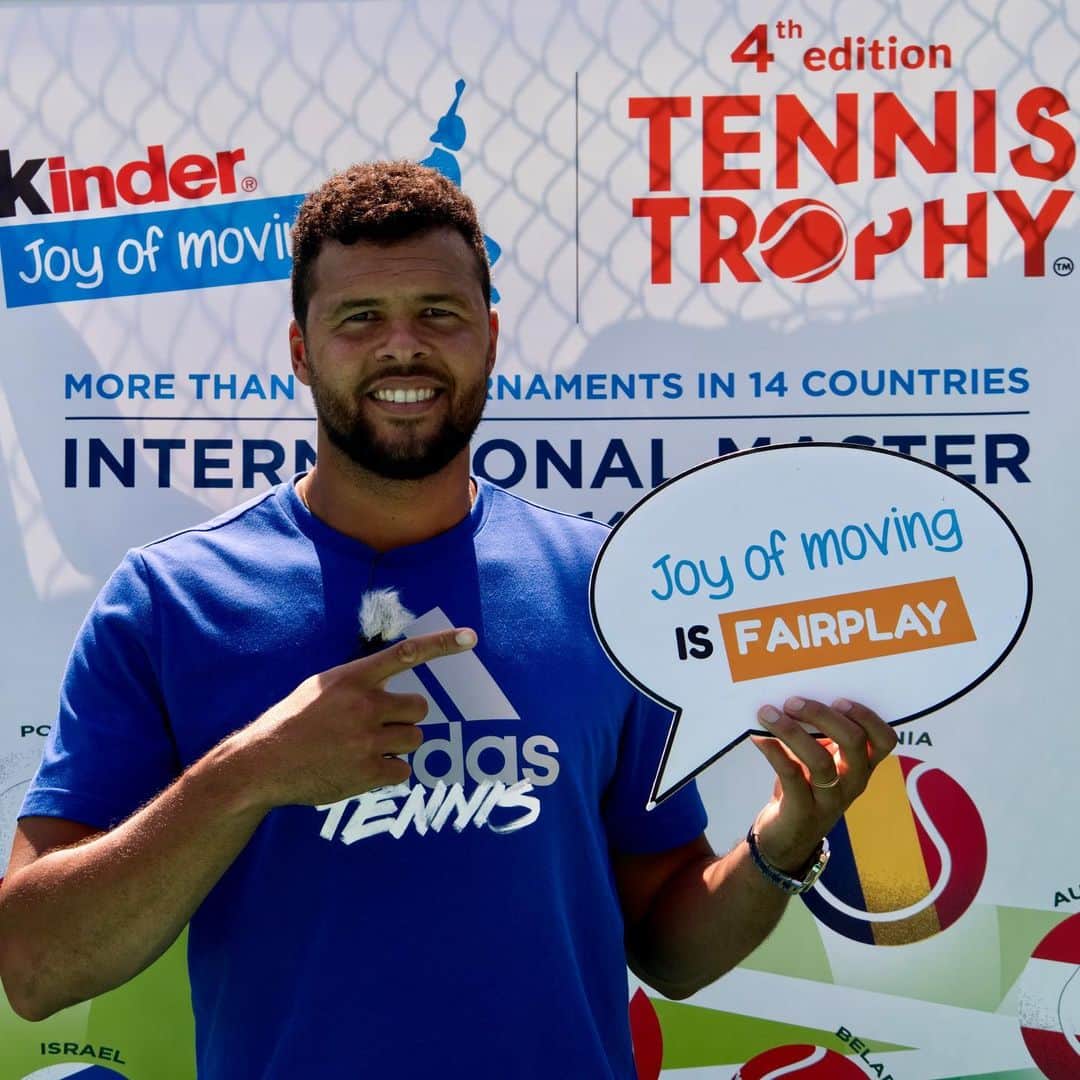 ジョー＝ウィルフリード・ツォンガのインスタグラム：「The @kinderjoyofmoving Tennis Trophy is an event meant for the kids and their families, because there is nothing more important than family ❤️  14 countries will be involved in a tournament that makes Fair Play its spearhead ... and I am very proud to welcome an edition in my academy @allin_tennis_academy the week of August 15 😉  #tsongateam #allinacademy #tennistrophy #joyofmoving #kinderjoyofmoving」