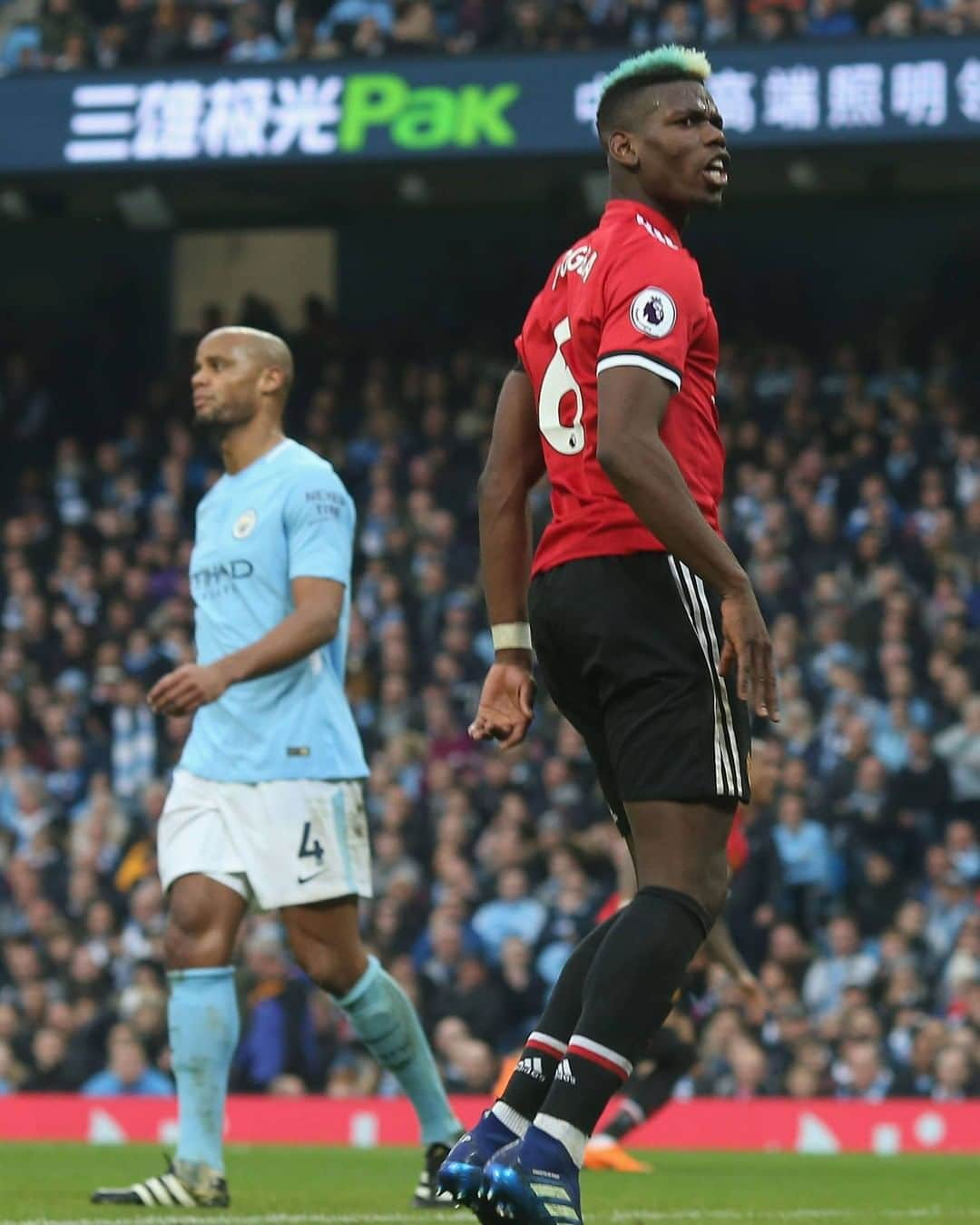 マンチェスター・ユナイテッドさんのインスタグラム写真 - (マンチェスター・ユナイテッドInstagram)「#PaulPogba inspiring derby-day scenes 🔴👊 𝙀𝙫𝙚𝙧𝙮 𝙜𝙖𝙢𝙚, 𝙚𝙫𝙚𝙧𝙮 𝙜𝙤𝙖𝙡, 𝙤𝙣𝙡𝙮 𝙤𝙣 #𝙈𝙐𝙏𝙑 📲 #MUFC #GoalOfTheDay」8月3日 20時00分 - manchesterunited