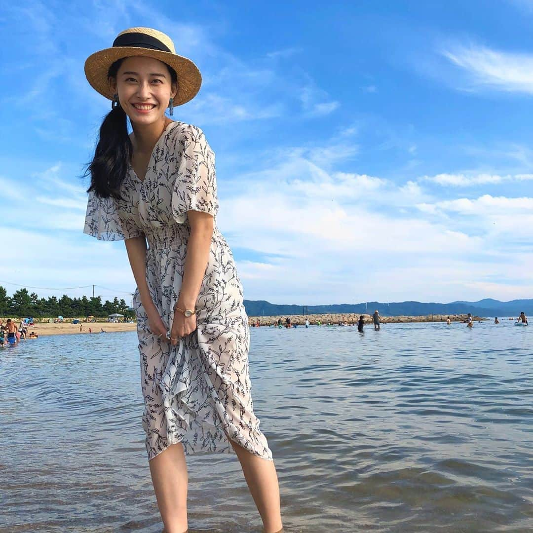 早坂風海さんのインスタグラム写真 - (早坂風海Instagram)「久しぶりの海ーーー🏖﻿ ﻿ ﻿ 人も多くないし広いし、密にならないから最高のリフレッシュ場所😌﻿ ﻿ やっぱり海っていいねー笑﻿ 足しか浸かってないけど、、😗﻿ ﻿ ﻿ ﻿ #早坂風海 #カザスタグラム #最後後ろで犬泳いでる #可愛い #🐶」8月3日 20時01分 - kazami42_official