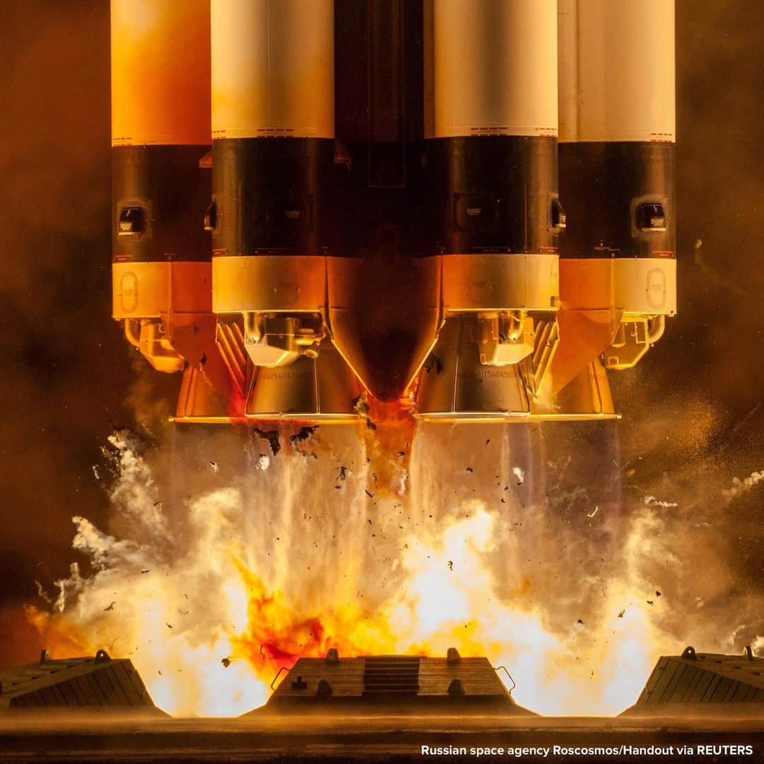 ABC Newsさんのインスタグラム写真 - (ABC NewsInstagram)「Proton-M carrier rocket with the Briz-M booster, Ekspress-80 and Ekspress-103 Russian telecommunication satellites blasts off from the launchpad at the Baikonur Cosmodrome, Kazakhstan. #rocket #liftoff #cosmodrome」8月3日 20時01分 - abcnews