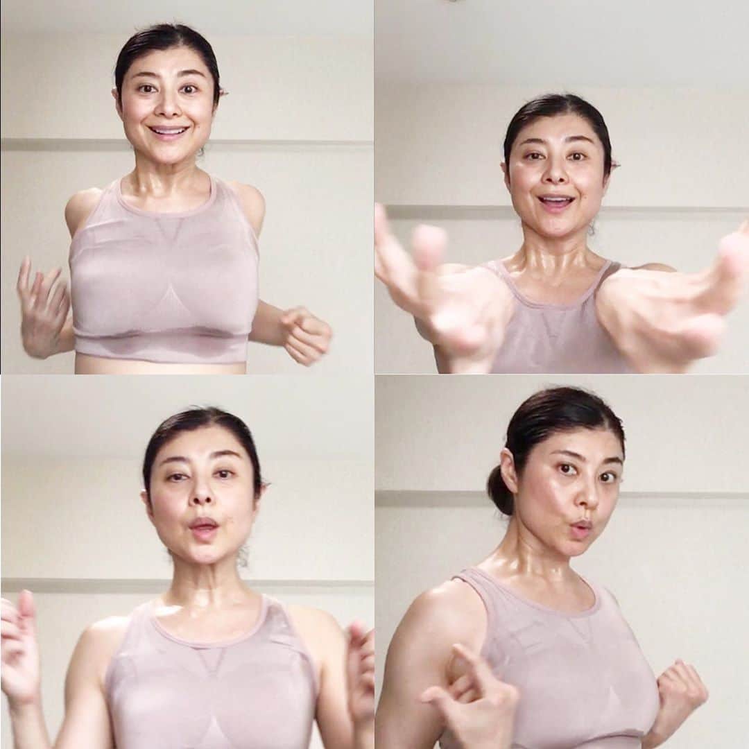間々田佳子のインスタグラム：「最近の 朝のコアフェイストレーニング 自主練 気合いが入っています😂👍  #間々田佳子 #コアフェイストレーニング #顔だって筋肉 #お腹も凹んでいい感じ」
