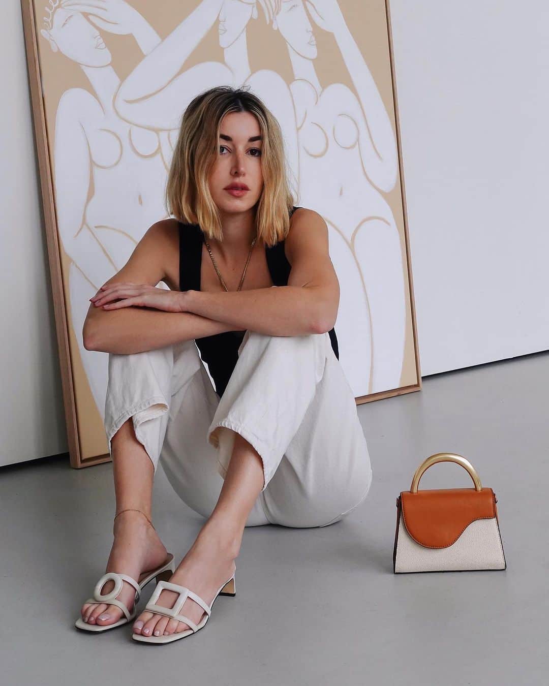 カルメン・ハミルトンのインスタグラム：「Same same but different @charleskeithofficial #imwithcharleskeith」