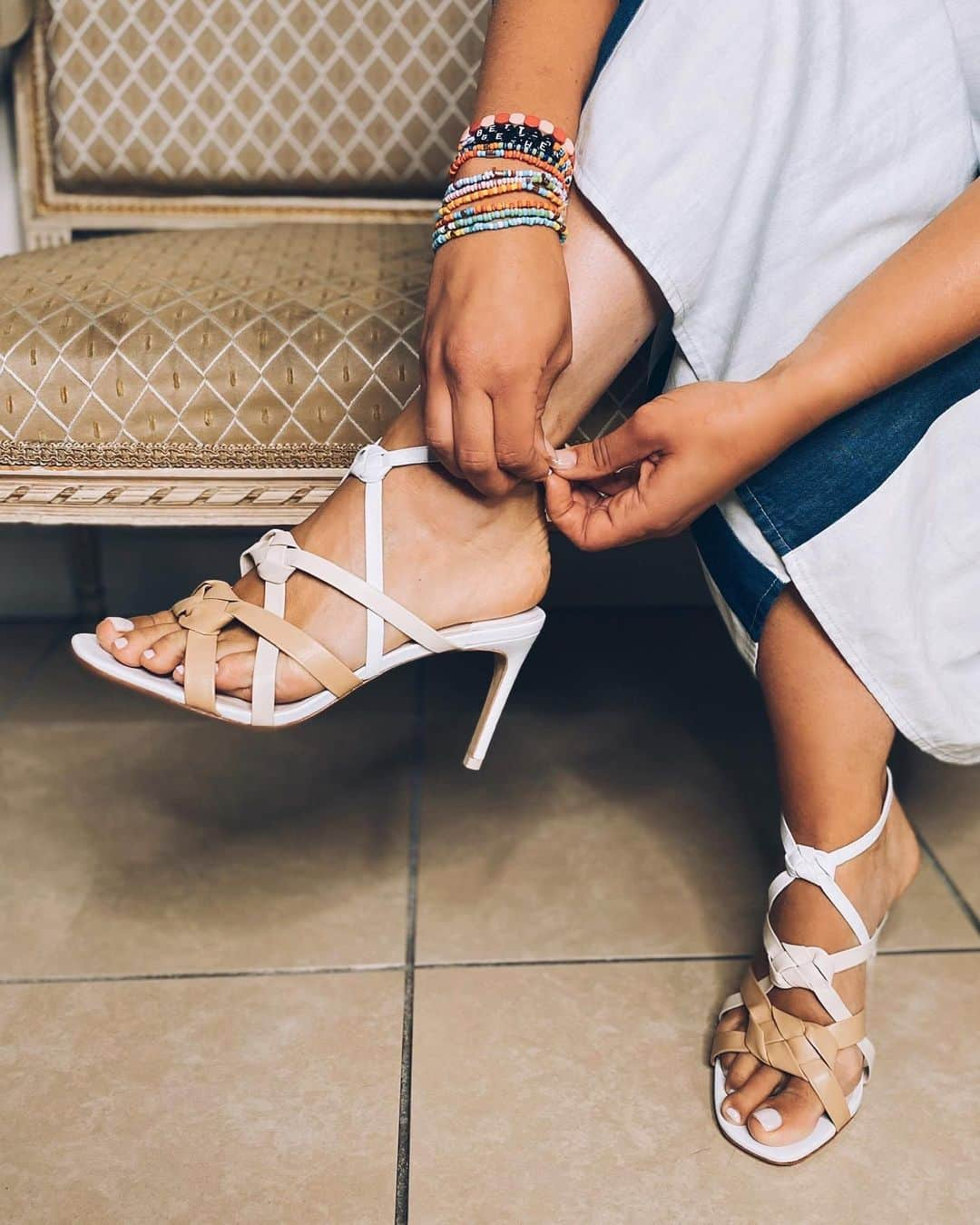 SOPHIA WEBSTERさんのインスタグラム写真 - (SOPHIA WEBSTERInstagram)「Hot for the knot? Us too 🥰 Our 'Ramona' sandal is summer ready and waiting... ⁣ #SophiaWebster⁣」8月3日 20時17分 - sophiawebster