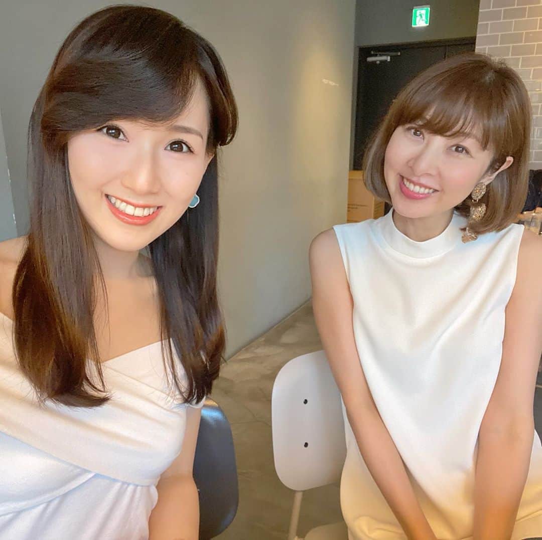 のインスタグラム：「Happy times 😊 . 最近はテラスでお茶か個室でご飯ばっかり✨ 特に換気のいい焼肉多め🍖 . まどかとのご飯はお肉しか撮らなかったから投稿してなかった昔の写真💕 碧ちゃんと珍しく服かぶらなかったと思ったらカーディガンきたら同じだったの😂」