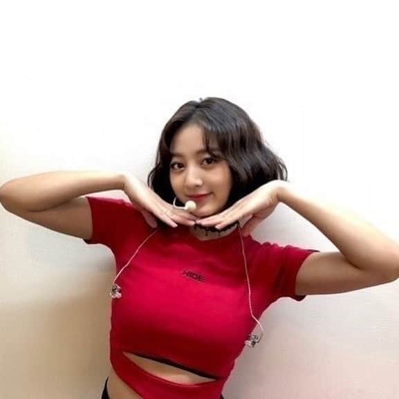 ジヒョさんのインスタグラム写真 - (ジヒョInstagram)「i decided to quit everything in my life to fully dedicate myself to bdz jihyo ❤️ her best look yup yup」8月3日 20時26分 - jypjihyo