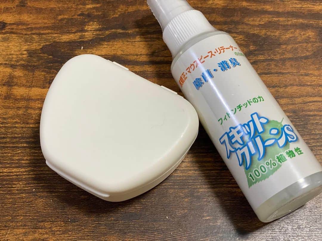 海津ゆうこさんのインスタグラム写真 - (海津ゆうこInstagram)「半年ほど前からホワイトベリーに通いスタートしたマウスピース矯正。 ずっと気にしていた前歯の矯正が一応、今日で一区切り。 歯並びがキレイになると、口を開けることに本当に抵抗がなくなります。 もっと早く治しておけばよかったです。  ワイヤー矯正と違うので、痛みも少ないし、目立たないし、何よりも外すこともできます。 仕事中は外していた私でもこれだけの効果が出たので、 しっかり装着できる人はもっと効果が出るのが早いと思いますよ。 先生、長らくありがとうございました^_^  #矯正女子 #マウスピース矯正 #矯正 #矯正歯科 #自信をつける #歯並び #歯並び矯正 #口腔ケア #フリーアナウンサー#ラジオパーソナリティー #モロッコ#サハラ砂漠#過去pic #instagood #instalike #instalife #instadaily」8月3日 20時39分 - yuco310