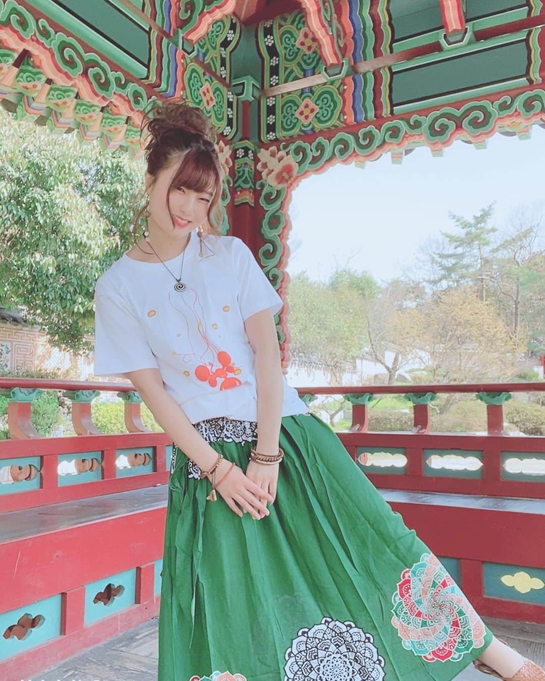 豊田さやかさんのインスタグラム写真 - (豊田さやかInstagram)「. .  #おとよとデートなうに使っていいよ . . エスニックファッション💓 . . 梅雨もあけて本格的な夏になってきましたねー！ 夏だけど、今年夏らしい予定がないそこの貴方！🤨✨ . ファッションから夏を取り入れて気分あげませんか？🌞 . 私がモデルをさせて頂いているティントンさんは、エスニックファッション中心で楽天などの通販で販売されています☺️ . . 明るくて元気な印象のデザインが沢山あるから、この季節にぴったり！(*´ω`*) 男女共に着られるサイズ感なので、男性の方にもお勧めですー！💓 是非チェックしてみてねん(^-^) . . #エスニック #エスニックファッション #ティントン #ファッション #夏ファッション #暑い夏にぴったり #涼しげファッション #可愛い #原色コーデ #元気になれるファッション #豊田さやか #おとよ #関西 #モデル #タレント」8月3日 20時40分 - toyosaya1230