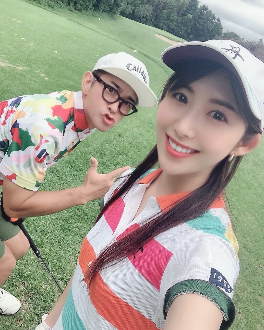 のインスタグラム：「先日ゴルフ関係者のラウンドで 黒カンさんとご一緒させて頂きました⛳️✨ ゴルフとってもお上手🙆‍♀️⛳️ 私も練習しないとカントリ〜🙋‍♀️🌸笑  #マンシングウェア #デサント#ゴルフウェア#ゴルフコーデ#ゴルフ女子#ゴルフ好き#ゴルフ好きな人と繋がりたい#女子ゴルファー#ゴルフ練習#スポーツコーデ#スポーツ女子#golf #golflover #golfgirls #golfwear #golffashion #munsingwear #instagolf #followme #lol #골프 #高尔夫球」