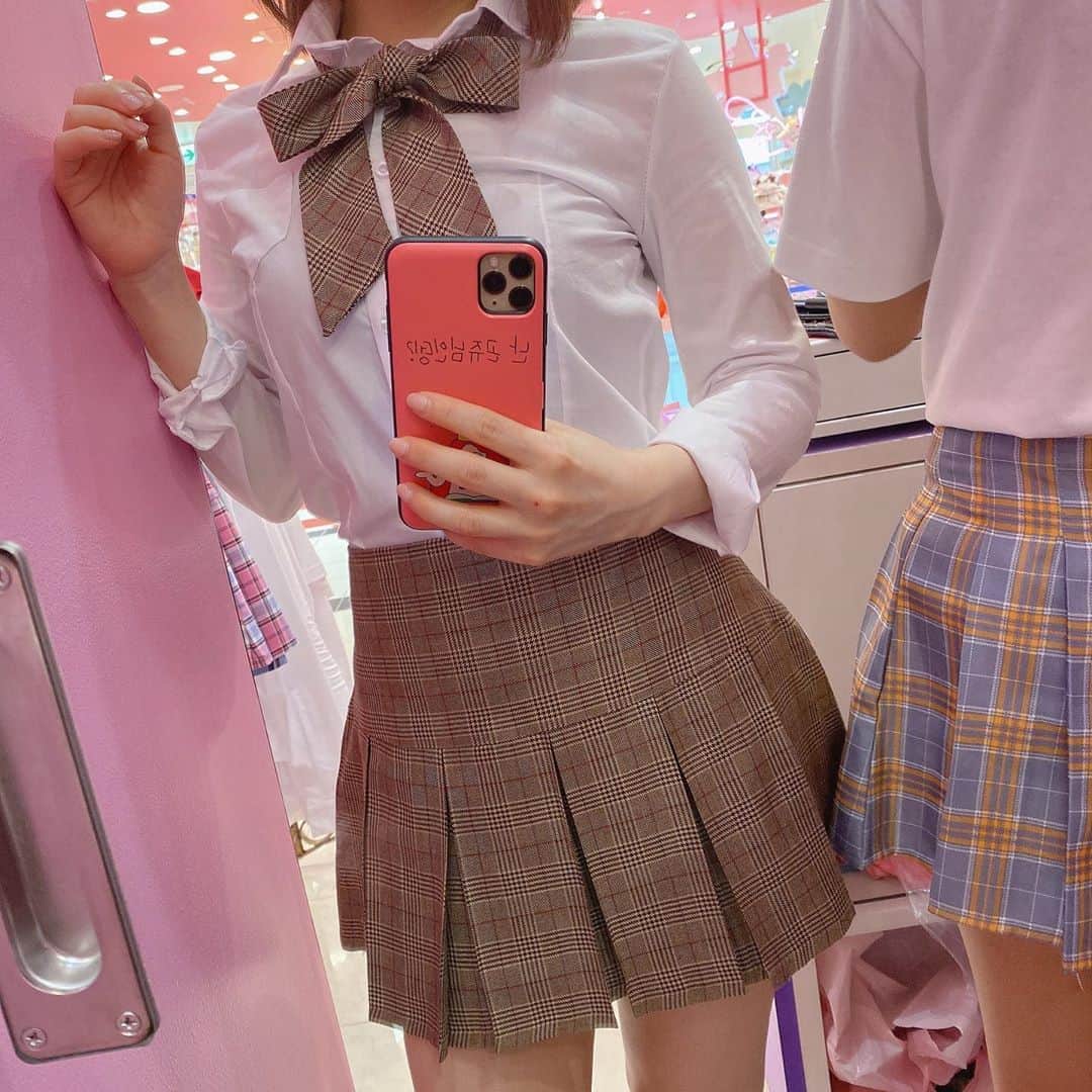ひよんのインスタグラム：「👩‍🎓🎒 ㅤㅤㅤㅤㅤㅤㅤㅤㅤㅤㅤㅤㅤ 韓国の学生になりました🤪ㅋㅋ  30分だけ若返ったよ😂笑 부끄부끄🤣💓  ㅤㅤㅤㅤㅤㅤㅤㅤㅤㅤㅤㅤㅤ 原宿にある @choa_japan は 韓国の制服をレンタルできるの🧡 ひよんはナチュラルな色を選んだけど、 もっとかわいい色も沢山あったから みんなも行ってみてね☺️💓 ㅤㅤㅤㅤㅤㅤㅤㅤㅤㅤㅤㅤㅤ #choa #harajuku #koreanstyle #학생복 #좋아 #하라주쿠 #희영 #チョア #学生服 #韓国制服 #韓国制服レンタル #ひよん」