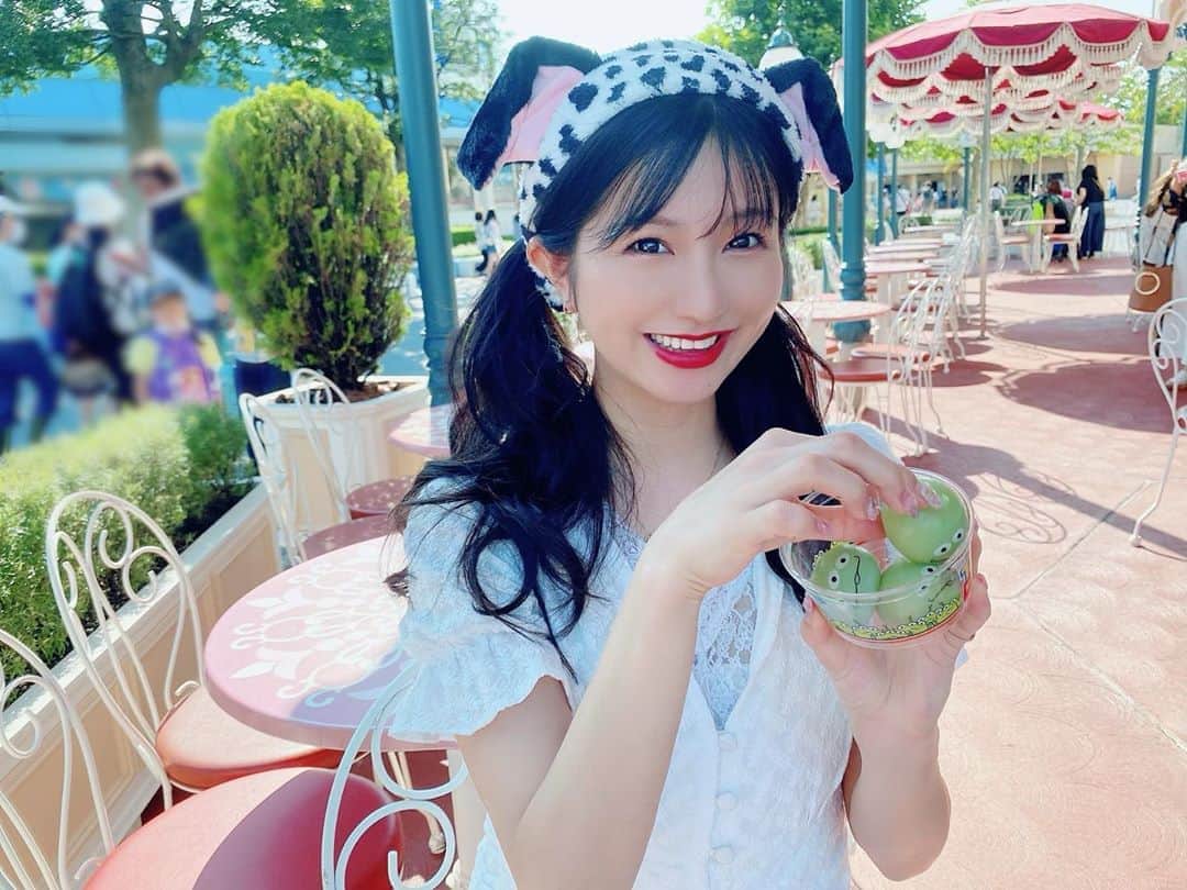 谷川愛梨のインスタグラム：「: 人生初のディズニーランド👸🏰 ずっとずーっと行きたくって やっと夢の国へ行けましたっ♬ ん〜夢から覚めたくない〜🥺💓 ソーシャルディスタンスを しっかり守りながら楽しみましたU・x・U 写真撮る時だけマスク外したよ🐣 次はディズニーseaに行きたいなっ(๑˃̵ᴗ˂̵)」