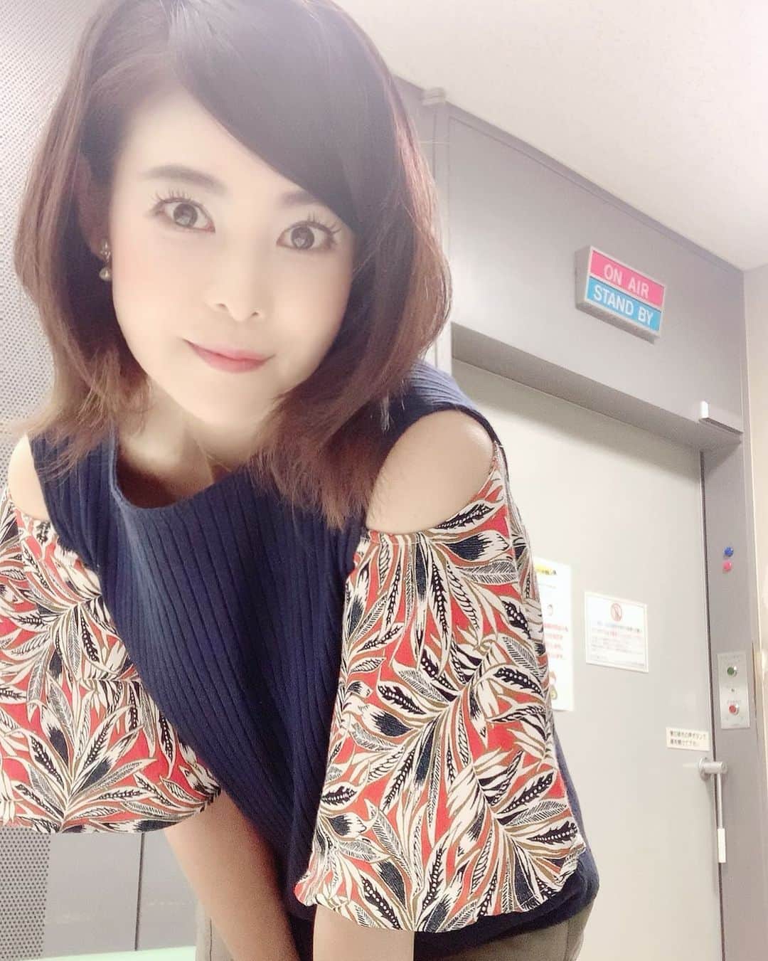 のインスタグラム：「髪の毛伸びて来た✂︎もう切らないと〜 #髪の毛 #カットしたい #今日の髪型  #外ハネボブ #お仕事 #吉田玲奈 #セントフォース」