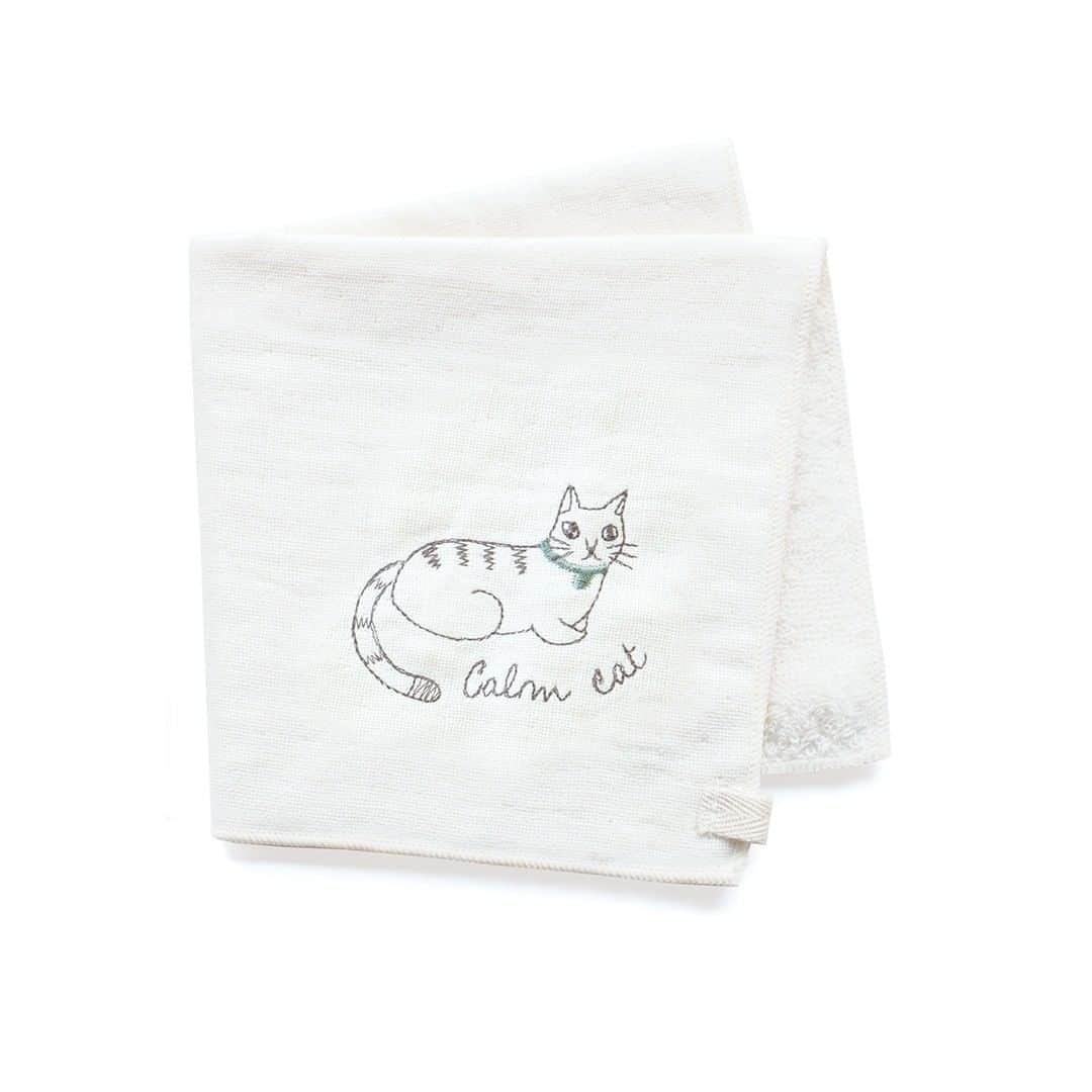 Otto Japan(オットージャパン) さんのインスタグラム写真 - (Otto Japan(オットージャパン) Instagram)「上質なタオルハンカチはプレゼントにも。ユニークな猫の刺繍がかわいい  - - - - - - - - - - - - - - - - ★スタッフのおすすめ商品  タオルやハンカチは、毎日使うものです。 だからこそ安心で安全なものを持ちたいですよね。  MyDays（マイデイズ）のタオルハンカチは人や環境にやさしいオーガニックコットンから作られているのです♪ 製造工程でも化学薬品を使っていないので、出産のお祝いギフトでも贈れますね！  水分をしっかり吸収。やわらかガーゼパイル素材で、夏のお出かけのお供にもピッタリ。 洗えば洗うほど繊維がほぐれてふわふわの肌触りが続きます♪  シンプルなデザインですが、ワンポイントで可愛い猫の絵が描かれています。今にも動き出しそうなほど生き生きとした、遊び心あふれるかわいい猫の刺繍は愛嬌たっぷり♪  ワンポイントの可愛い猫ちゃんタオルを連れて、夏のお出かけをしませんか？ - - - - - - - - - - - - - - - -  ◆もっと商品について知りたい方は写真をタップ！  ================= マイモットーの商品が気になった方は「#私のマイモットー」で教えてください。 素敵な投稿は @my.motto.jp で紹介させていただきます。 =================  #ふわふわタオル #オーガニックコットン #ハンカチタオル #ハンカチ #MyDays #今治タオル #猫タオル #猫柄 #タオル #猫の刺繍 #赤ちゃんギフト #化学薬品不使用 #出産祝いギフト #暮らしを楽しむ #日々の暮らしを楽しむ #丁寧なくらし #暮らしの道具 #シンプルライフ #マイモットー #mymotto」8月3日 21時00分 - my.motto.jp