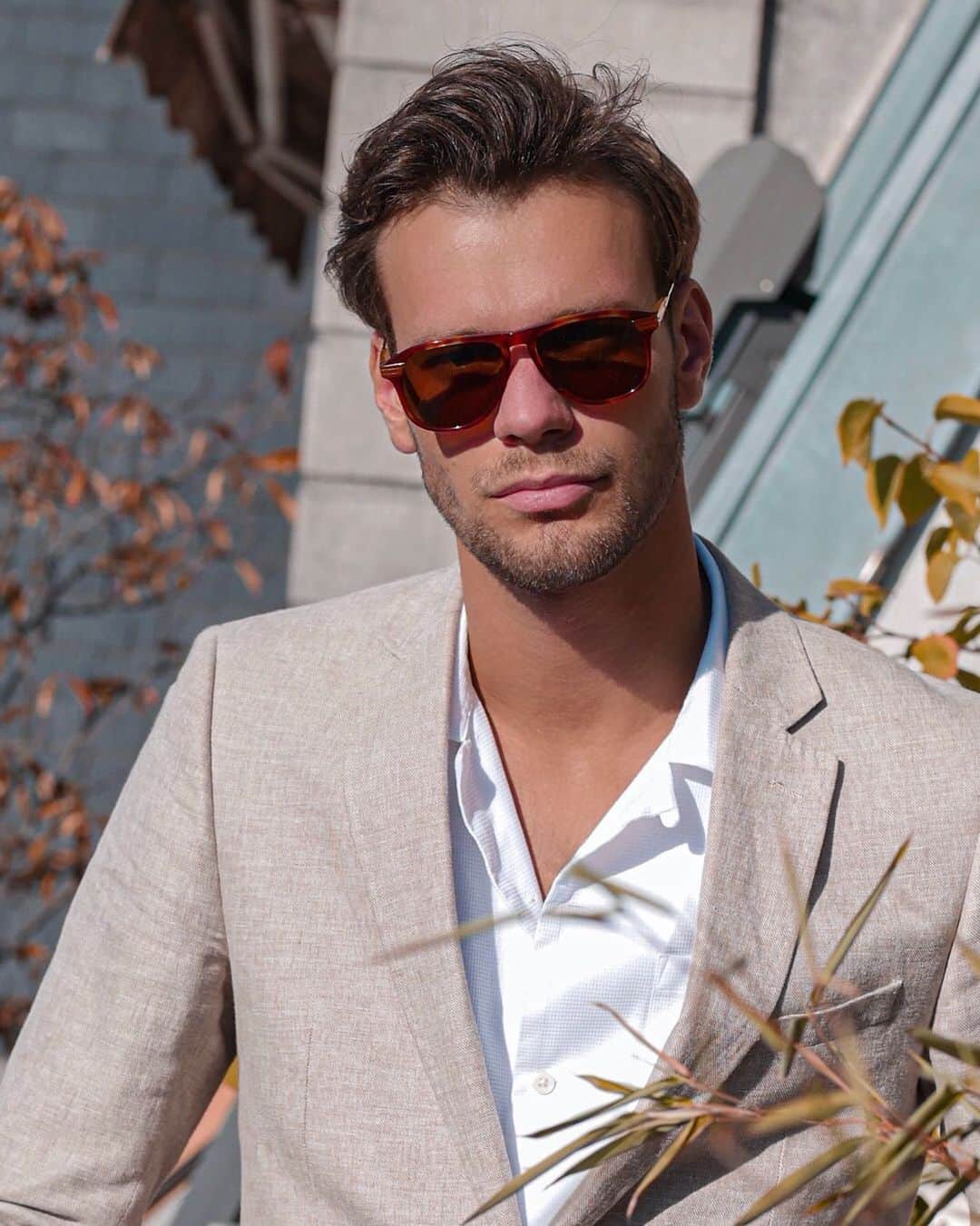 ハケットのインスタグラム：「Keep things fresh this summer by focussing on the details, like @young.gent has done with his Hackett aviators. Take note, gentlemen. #STAYHackett」