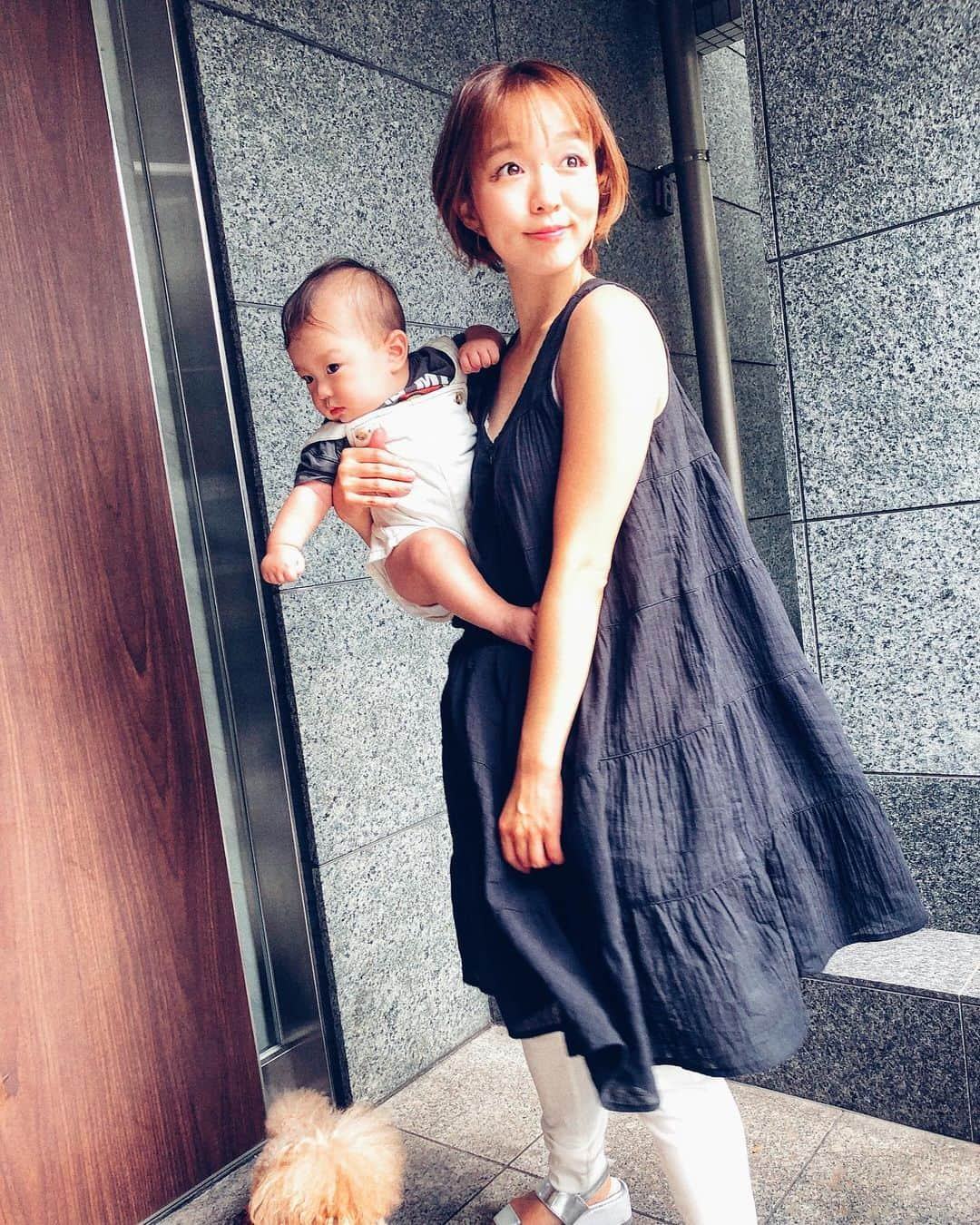 関口未来さんのインスタグラム写真 - (関口未来Instagram)「148㎝ママ　リンクコーデ♡ 私が経営している子供服ショップ @puppe__shop の白のデニムサロペットと、白のデニムでリンクコーデ💗 あれ？前にも似たような…って思った方…数日前にブルーのデニムサロペットと、色違いのワンピでリンクコーデしています🤣  黒のチュニックワンピは授乳ワンピで　@chocoa_official   暑くて息子の髪型が温水さんみたいになっております…  デニム　@uniqlo shoes  @outletshoes_official   #ママコーデ #男の子ママ  #新米ママ #新米ママと繋がりたい  #産後6ヶ月  #男の子baby  #chocoa #授乳ワンピ #ベビーコーデ #おしゃれさんと繋がりたい  #outletshoes_life  #アウトレットシューズ #boymom  #読モ #outletshoes #今日のコーデ #ootd #コーディネート #mamagirl #puppe #たまひよメイト #たまひよ公式グラマー  #読者モデル #おちびコーデ  #148cmコーデ  #親バカ部  #低身長コーデ #フォロワー募集中　 #男の子コーデ #ベビー服」8月3日 21時05分 - miki.sekiguchi_x