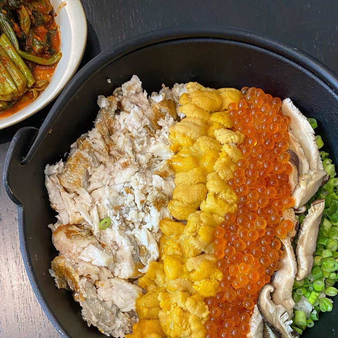 カン・ミンギョン のインスタグラム：「생일 축하해 주신 모든 분들 정말 감사합니다! 저는 오늘 소소하게 언니카드로 장 보고 안 소소하게 좋아하는 재료 마구마구마구 넣고 솥밥이랑 장국 해서 맛있게 먹었어요!」