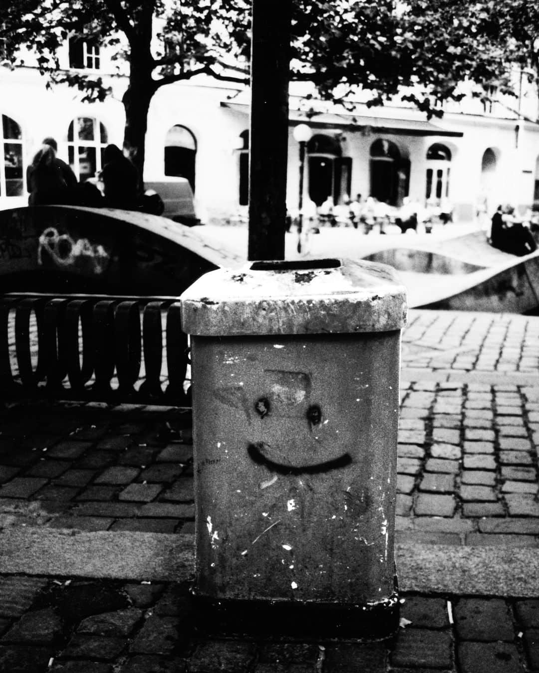 永瀬正敏さんのインスタグラム写真 - (永瀬正敏Instagram)「﻿ ﻿ 《"Smile” from Germany》﻿ ﻿ Photographed by M.Nagase﻿ ﻿ ﻿ #Smile #シリーズ #Germany #ドイツ﻿ #しゅっ！ #撮影当時至る所で出会いました﻿ #ニコニコ君 #過去写真 #filmスキャン ﻿ #staysafe #笑顔 #届きますように ﻿ #永瀬正敏 #masatoshinagase﻿ #masatoshi_nagase_photography﻿」8月3日 21時08分 - masatoshi_nagase_official