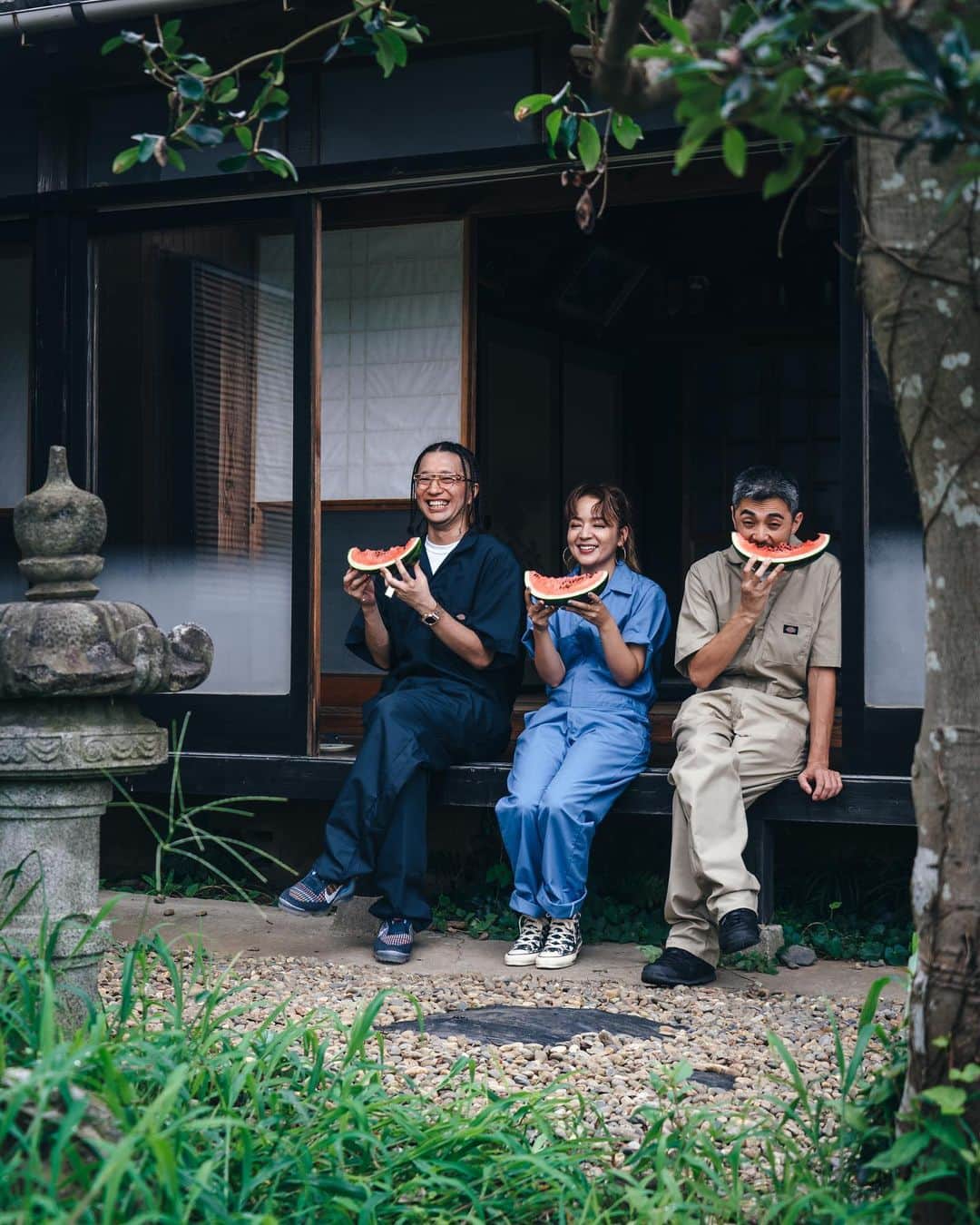 ZEN-LA-ROCKのインスタグラム：「✔︎今週水曜20時✔︎ FNCY最新曲『みんなの夏』のMVを公開します🍉🍉🍉 Rinaさんのサビ『なんでもない夏特別だった』そんな思いを込めました📹📹📹 乞うご期待‼️ B面の『contact』も必聴DEFっ . . photo by @rkrkrk  . . . #fncy #fncy_みんなの夏 #みんなつ #zenlarock #grina #鎮座dopeness」