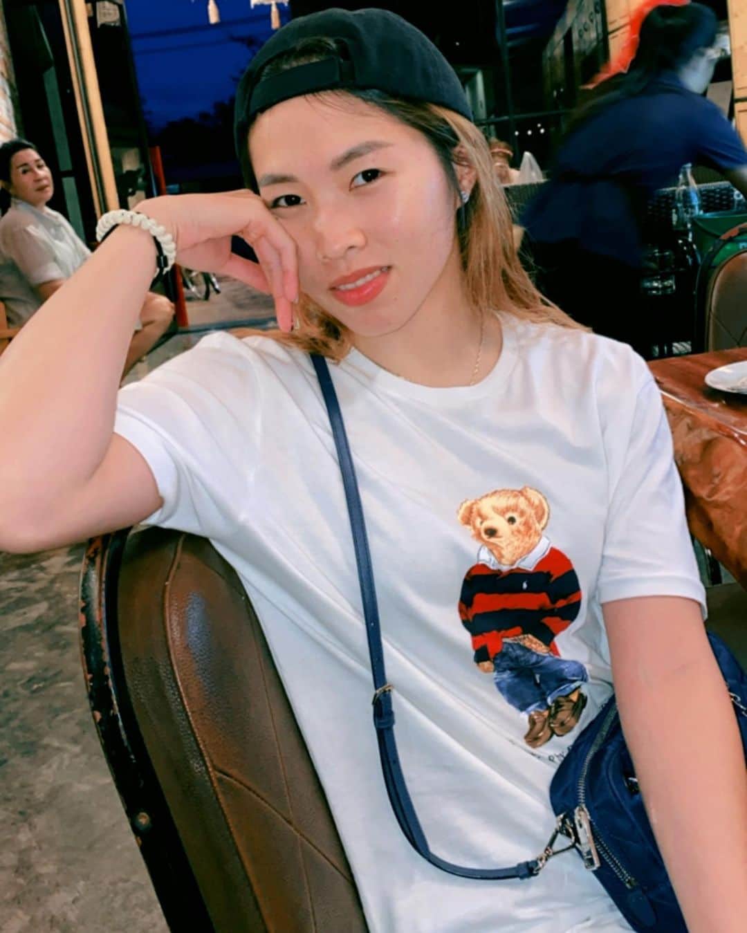 ラチャノック・インタノンのインスタグラム：「ไม่ว่าจะมองผ่านเลนส์ หรือมองผ่านตา ก็ไม่มีค่าถ้าไม่มองด้วยใจ 😳👚✨」