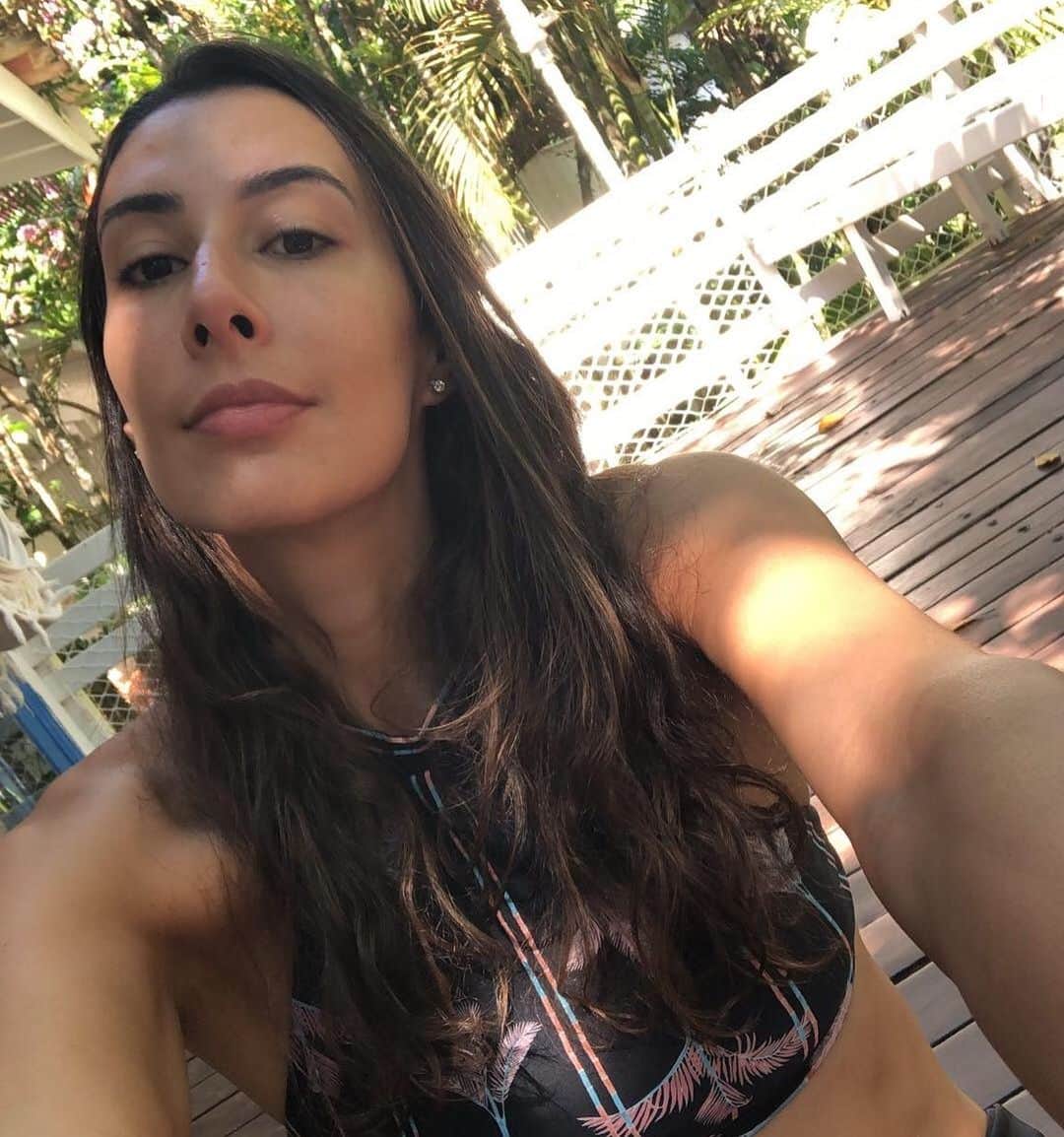 シェイラ・カストロのインスタグラム：「Passando pra desejar uma semana abençoada e produtiva pra todos!!! Beijinho! 😘」